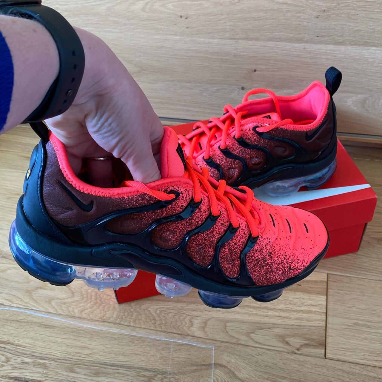 nike vapormax plus flash crimson