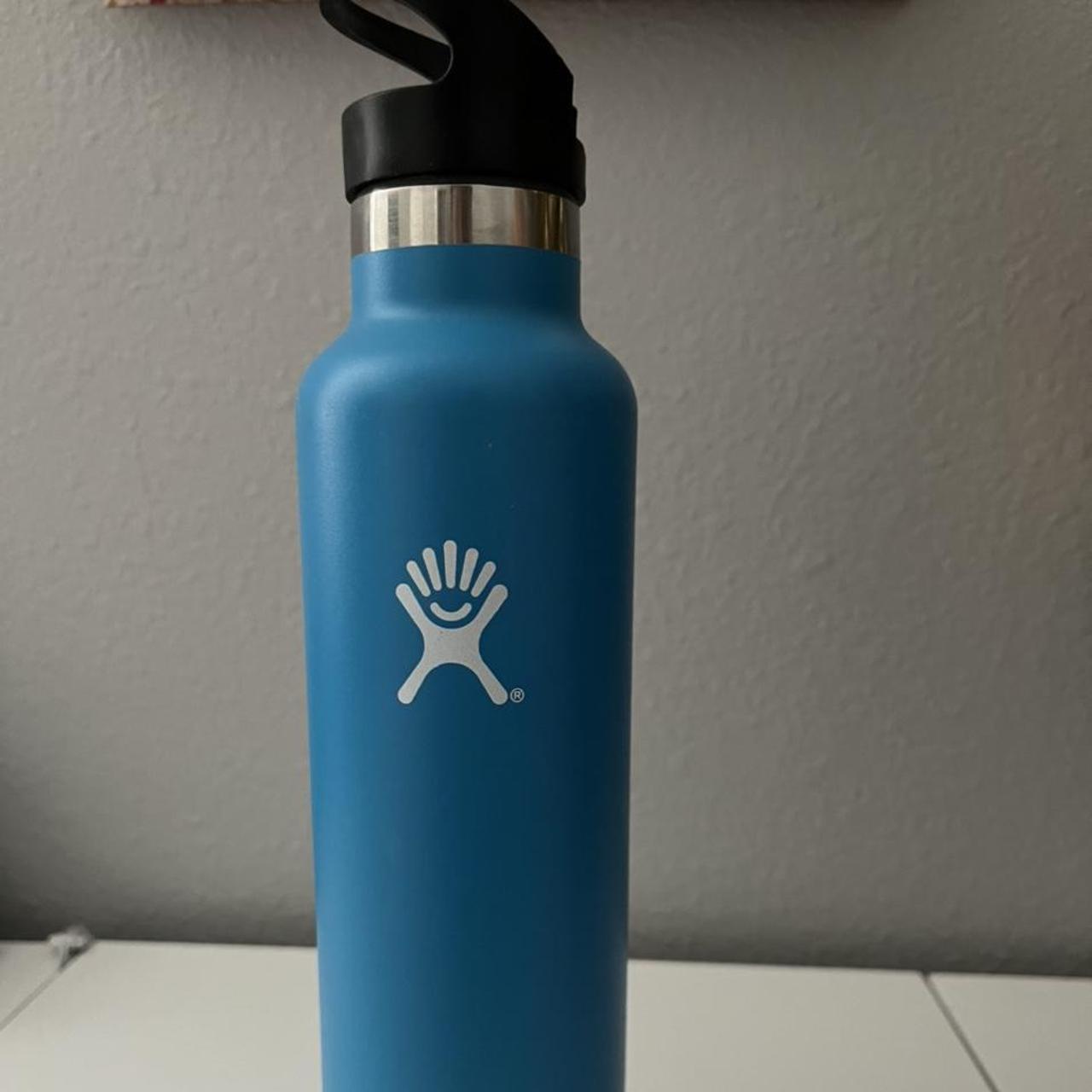 Silver 24 oz hydroflask with blue bottom - Depop