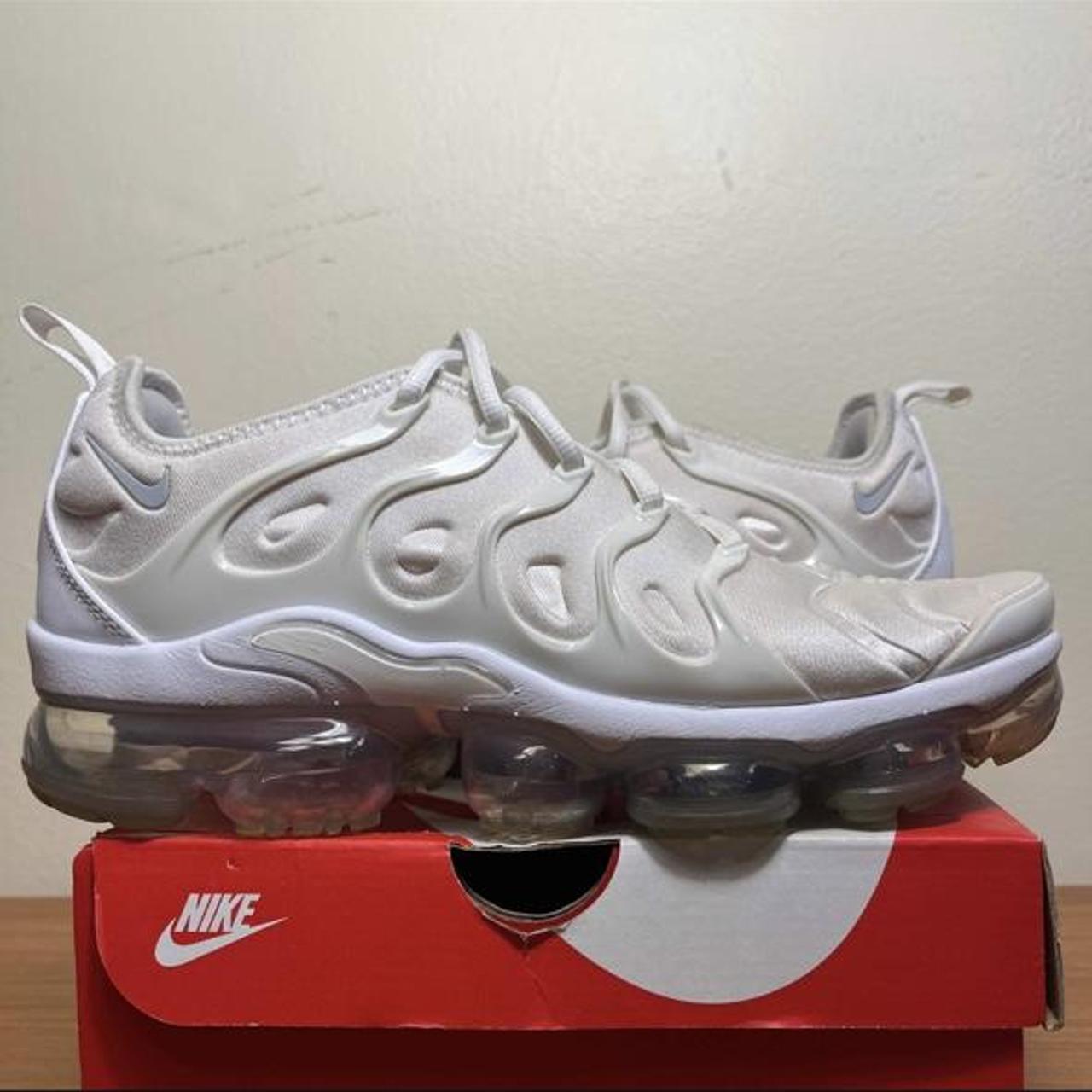 nike vapormax plus triple white