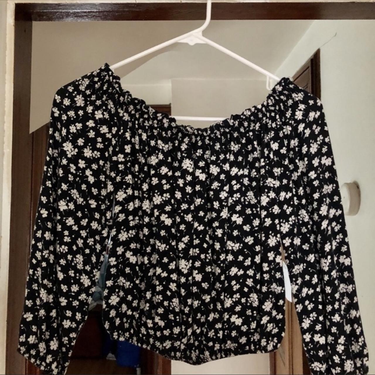 Brandy Melville Black & White Ditsy Floral... - Depop