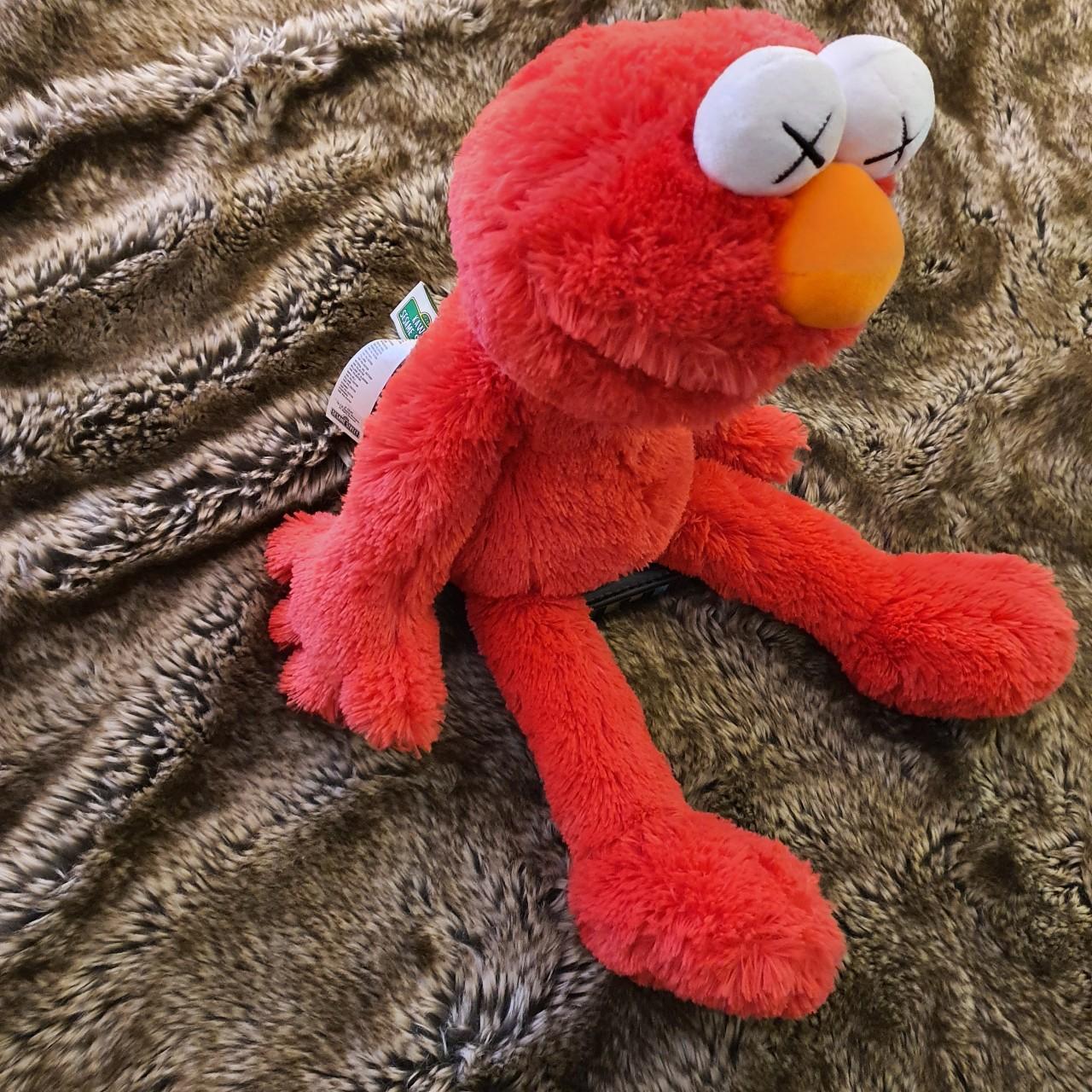 uniqlo elmo toy