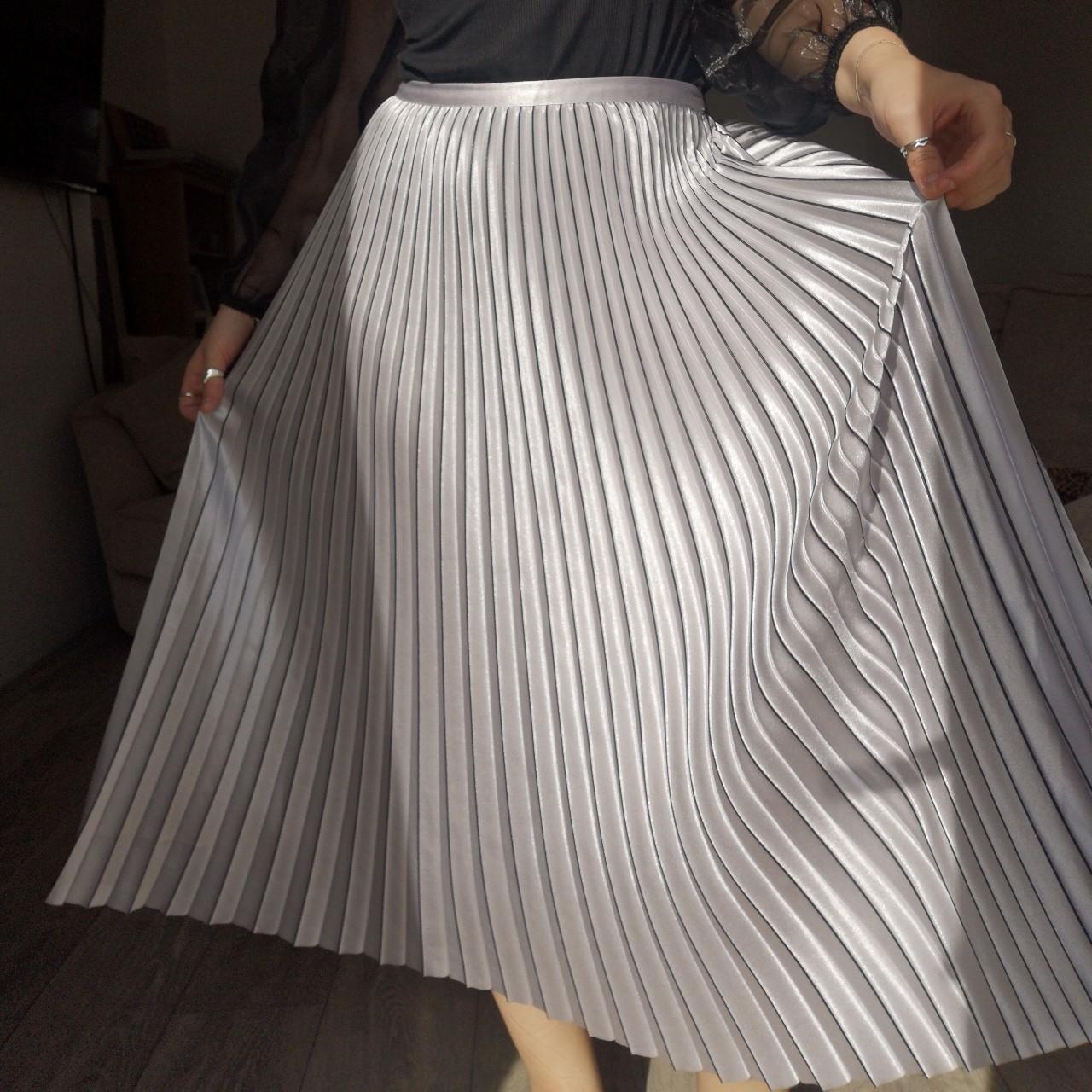 Guess pleated shop maxi skirt