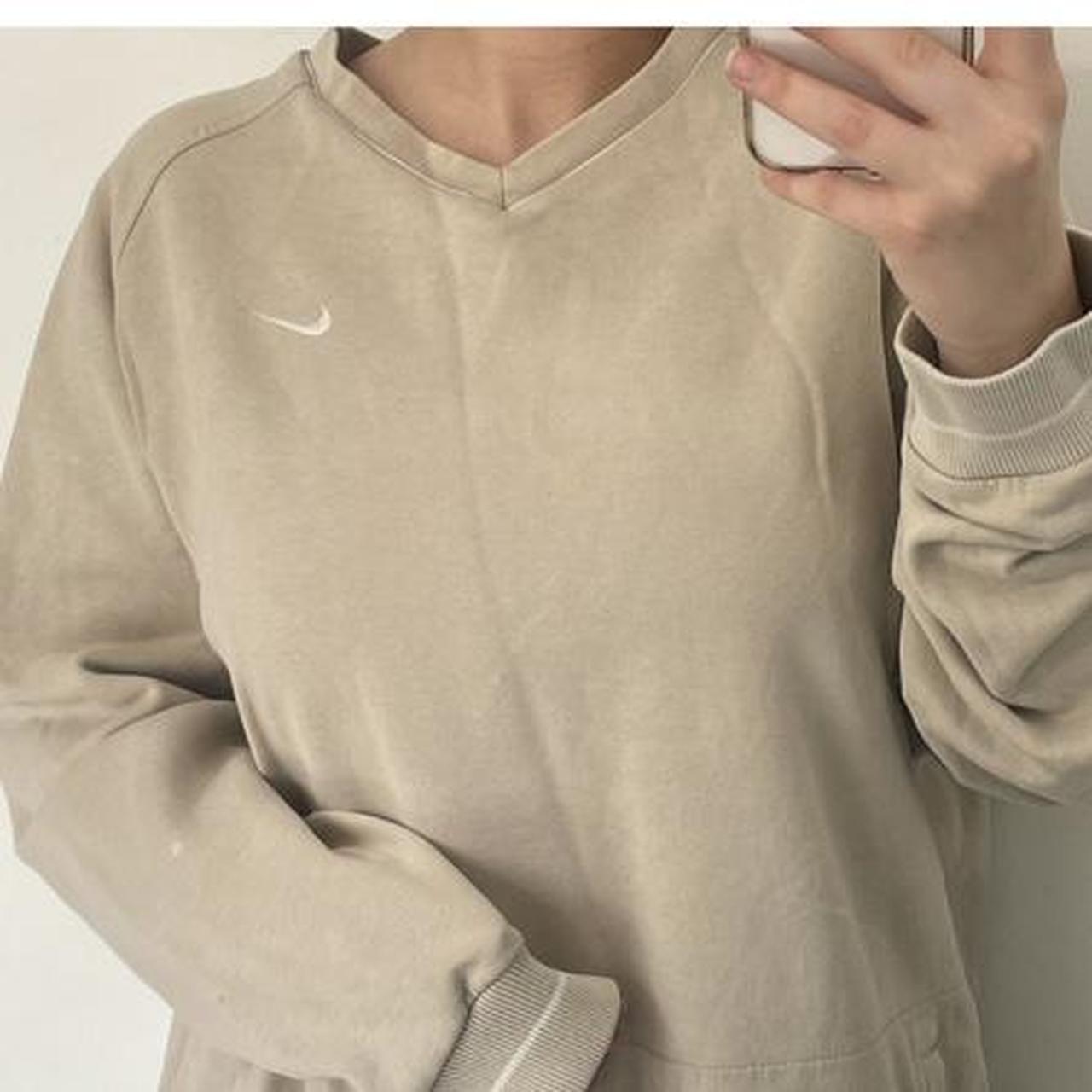 Tienda Rectángulo Subir Nike Women's Cream and Brown Sweatshirt | Depop