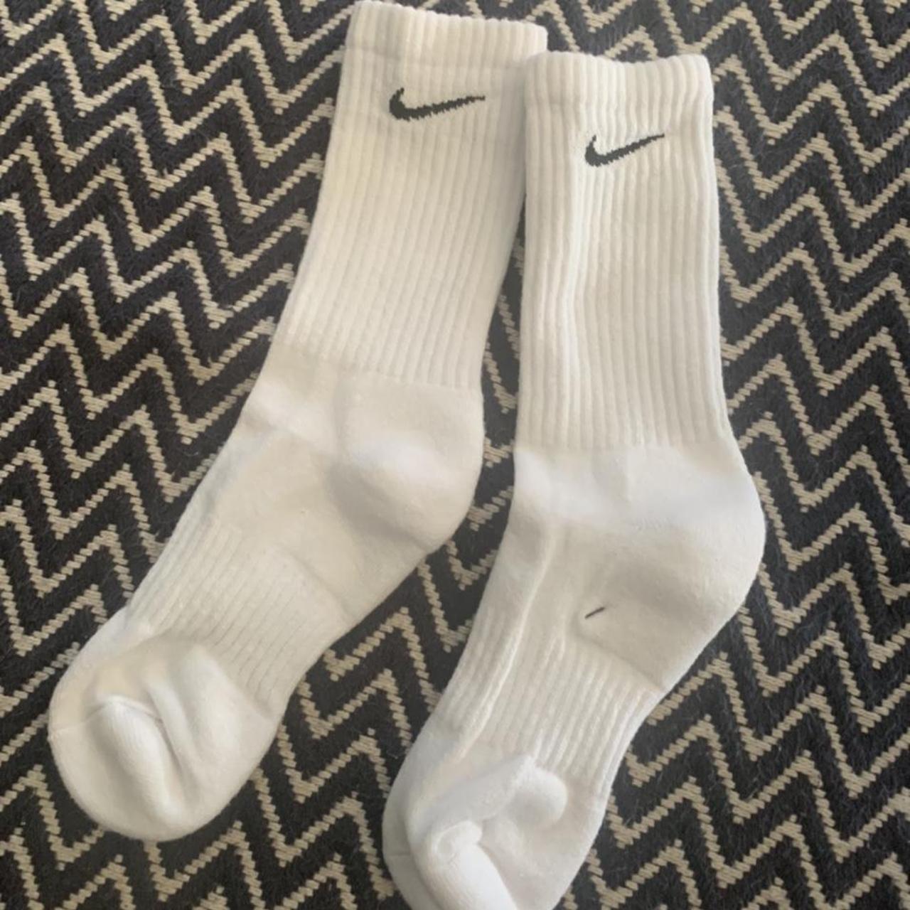 white nike socks men's medium