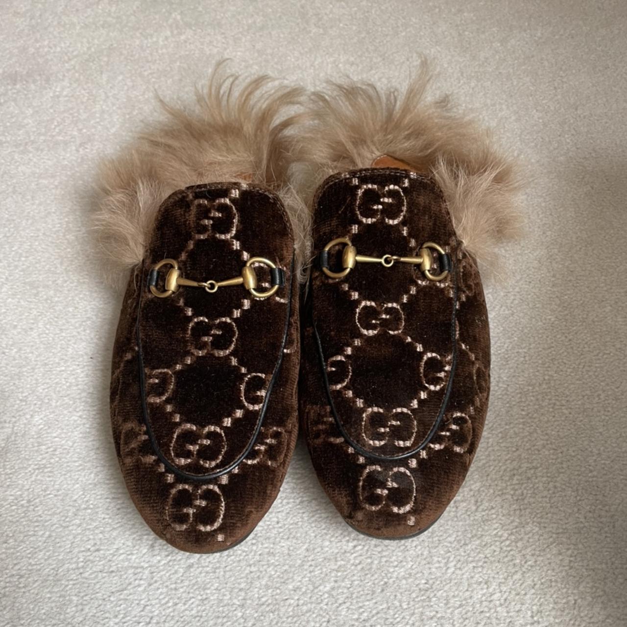 Gucci velvet store fur slides