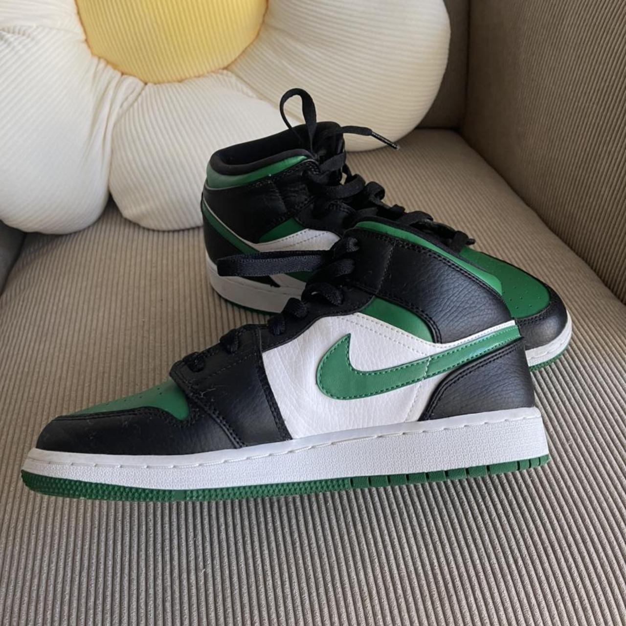 NIKE AIR JORDANS 💚 🖤🤍 Size: UK 5.5, US 7.5 In... - Depop