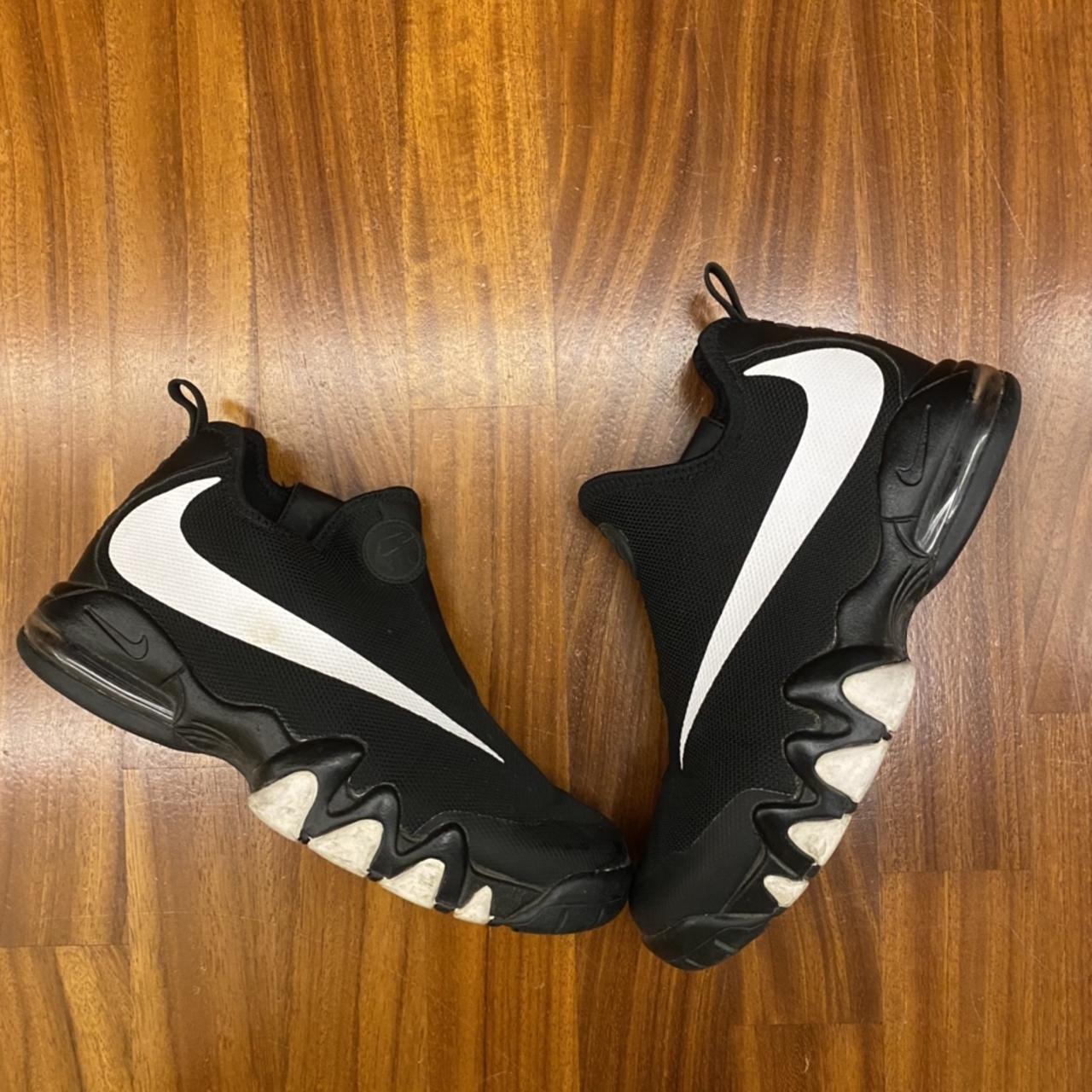 NIKE BIG SWOOSH BLACK WHITE NUMERO 42 Comprate su. Depop