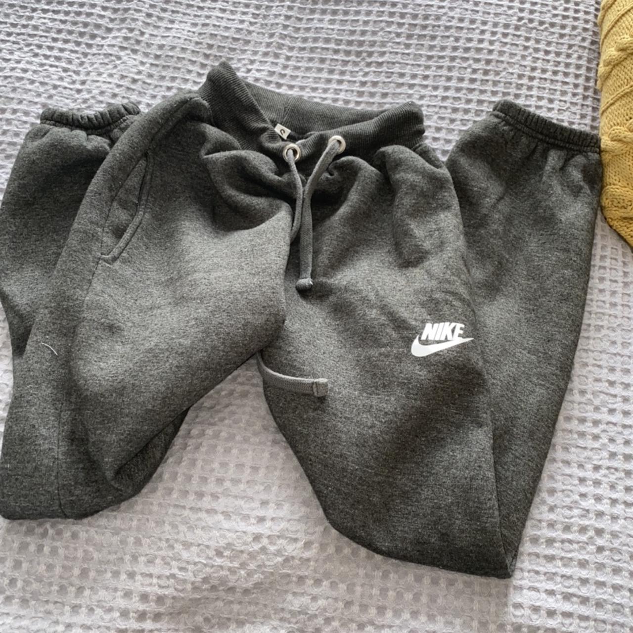 Grey women's Nike sweatpants Size Small Very small - Depop