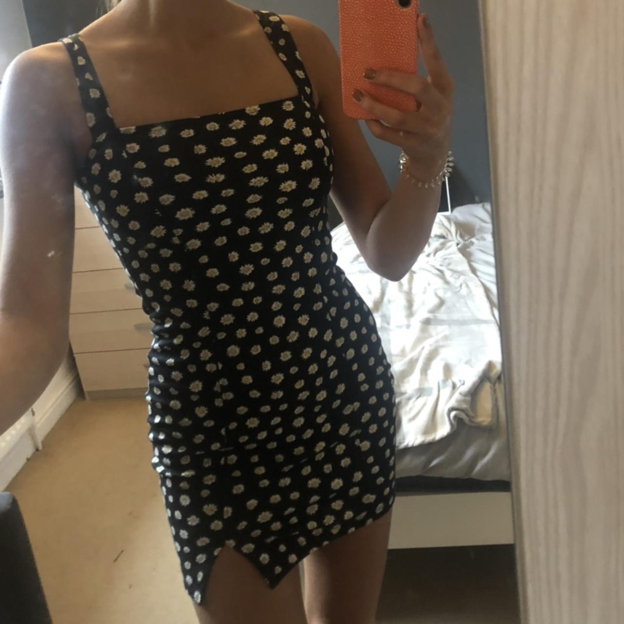 H&m on sale daisy dress