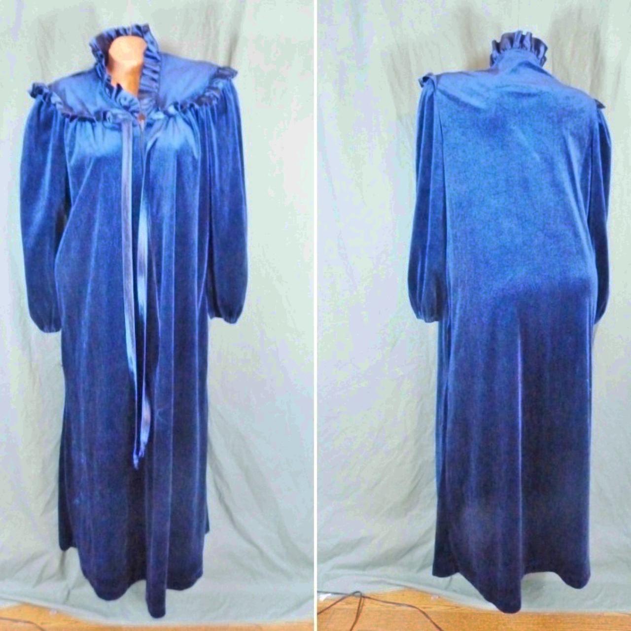 American Vintage Women's Blue and Black Robe Depop