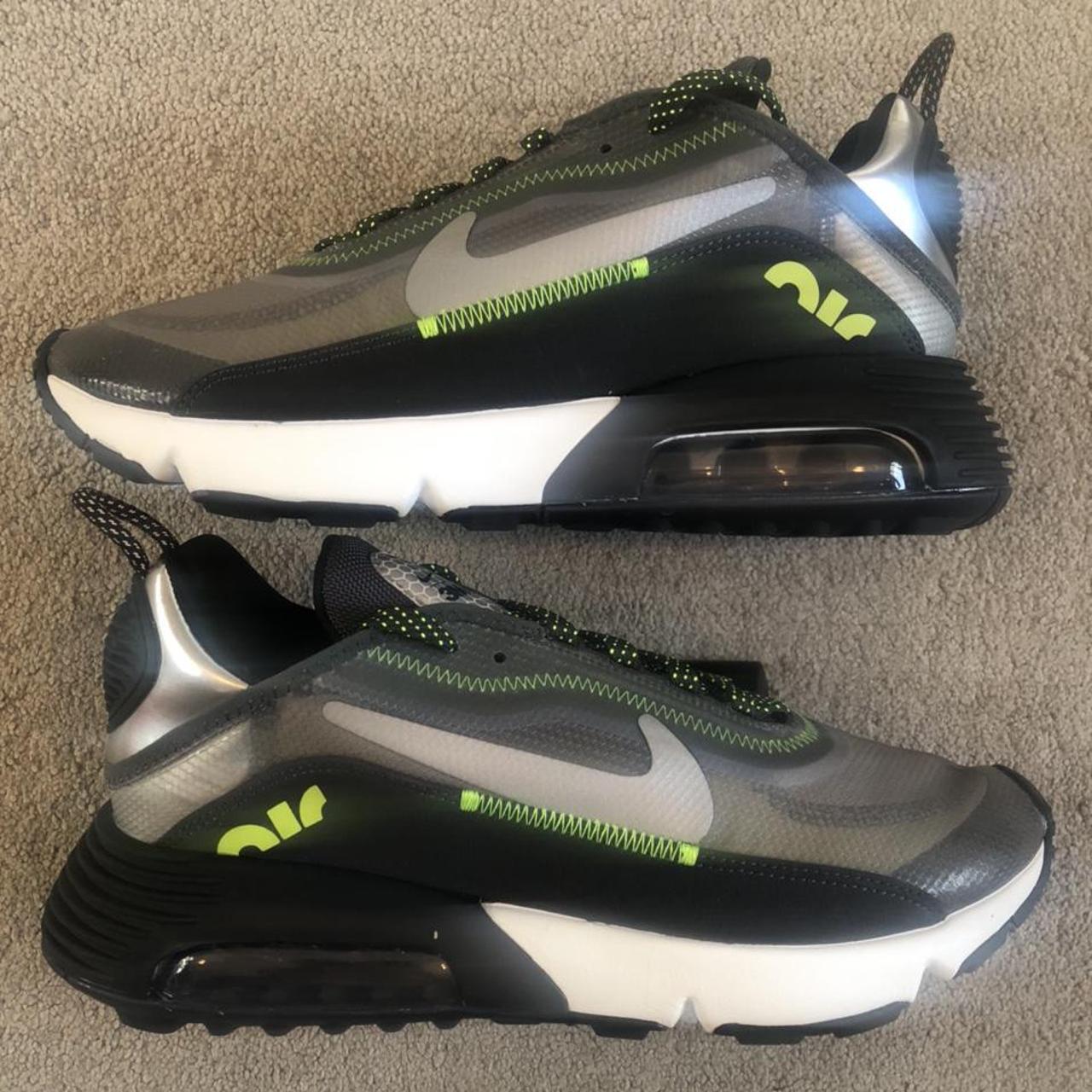 Nike Men's Black and Green Footwear | Depop