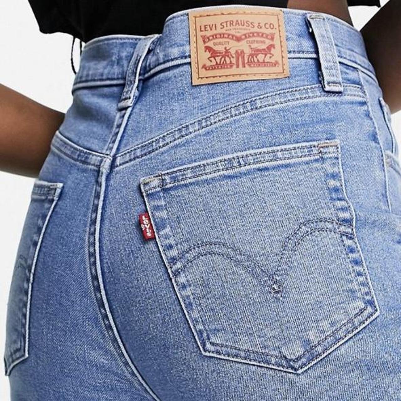 Levi’s high waisted mom jean in midwash. W26 L27 - Depop