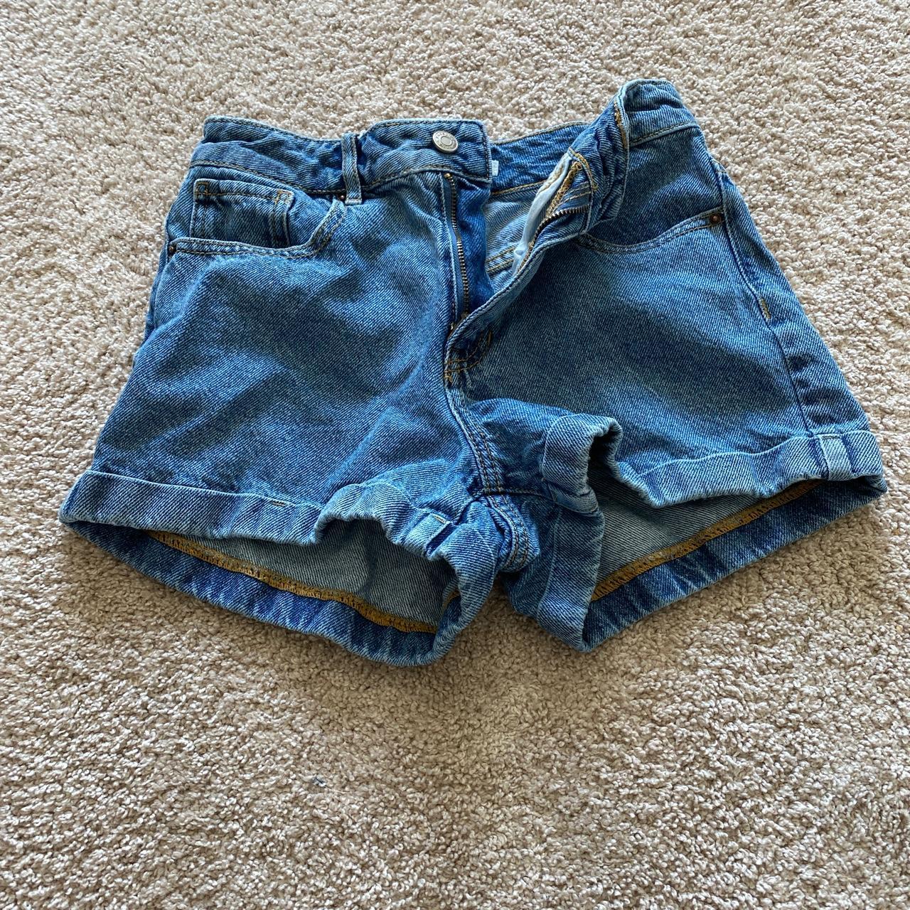 Pacsun Medium Wash Mom Shorts Size: 24” - Depop