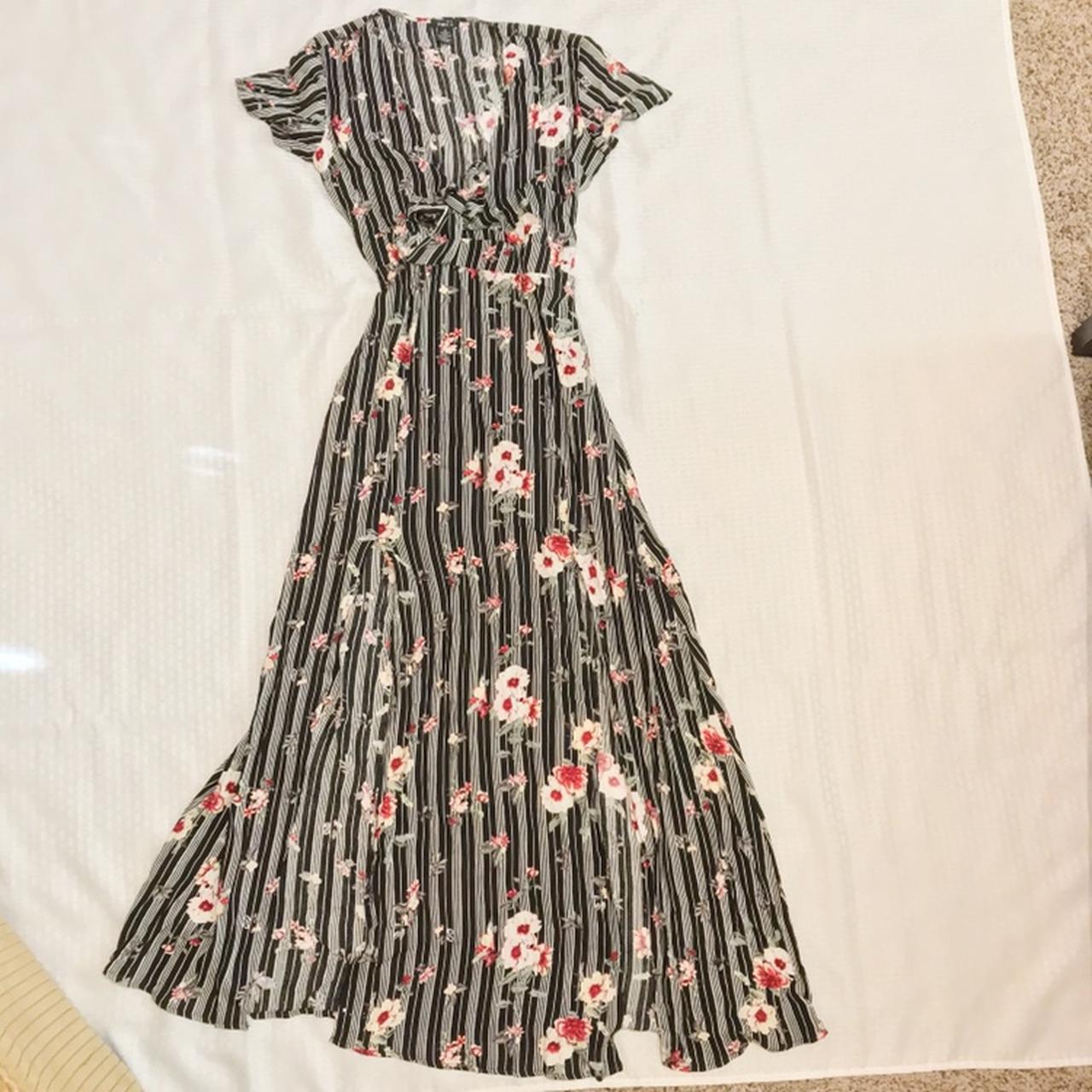 Rue 21 Black floral maxi dress Size Small Worn once,... - Depop