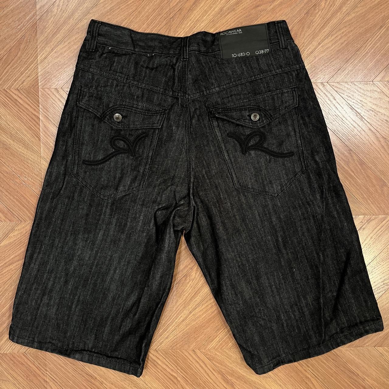 Rocawear Men's Black Shorts | Depop