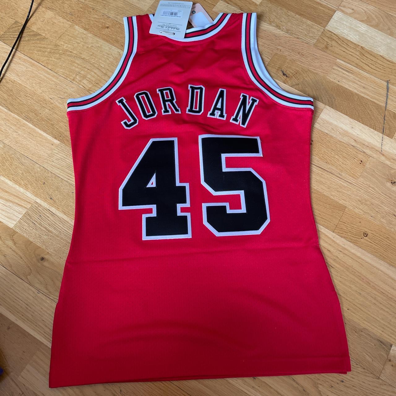 Chicago Bulls Mitchell and Ness green - Depop