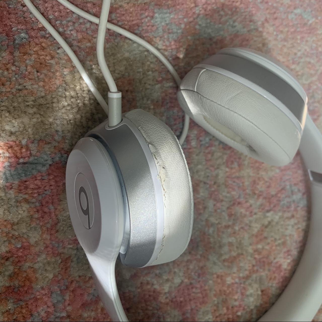 Product Image 3 - Wired headphones - no Bluetooth!!