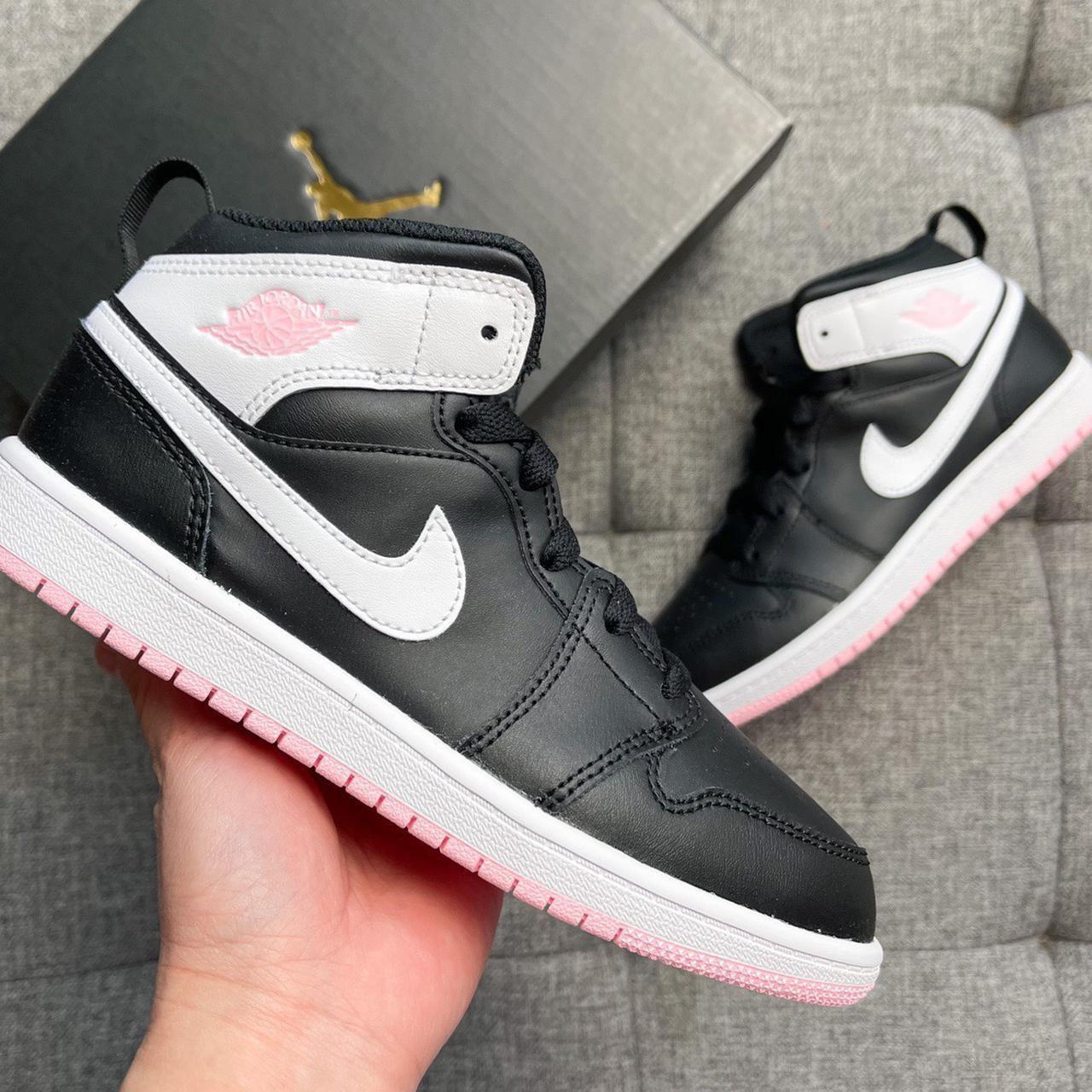 🌸 Nike Air Jordan 1 mid It comes with youth size:... - Depop