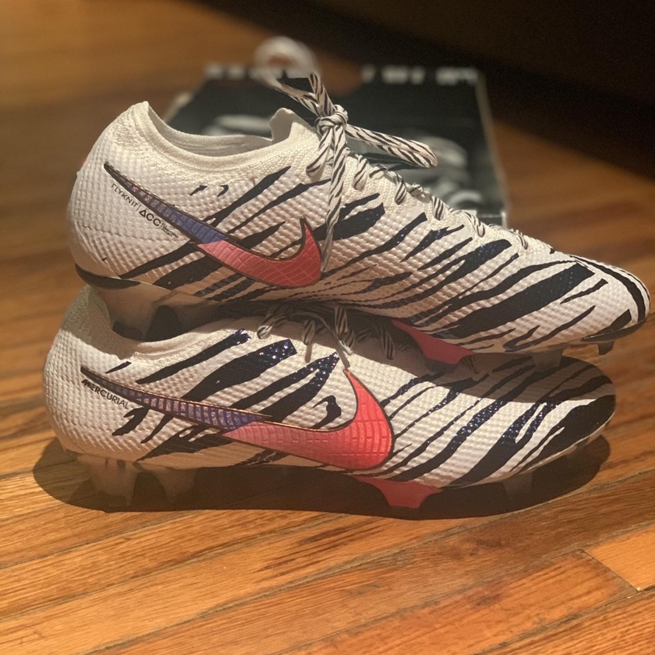 Supreme x Nike vapormax football gloves size M - Depop