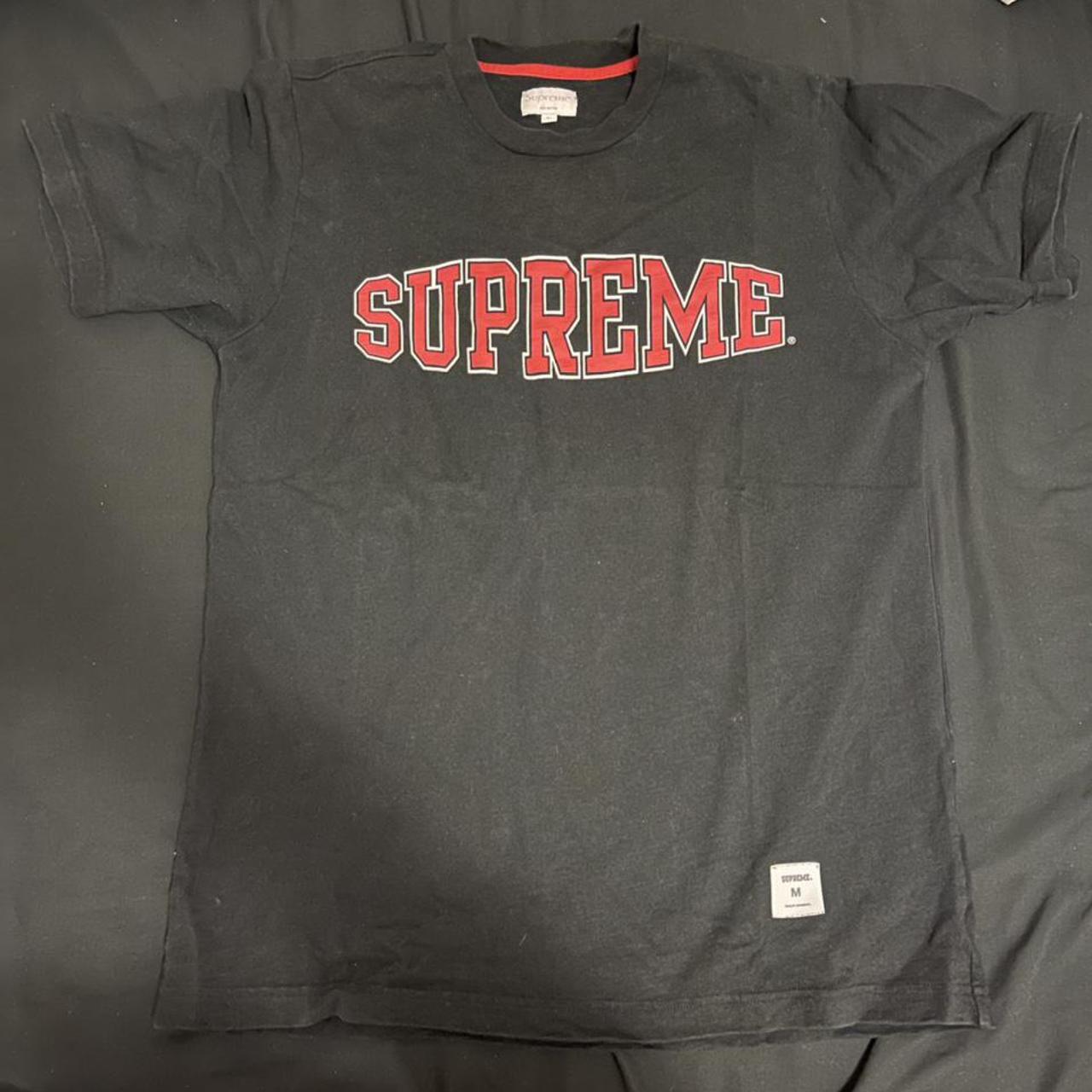 SUPREME college logo tee ❄️ My absolute Depop