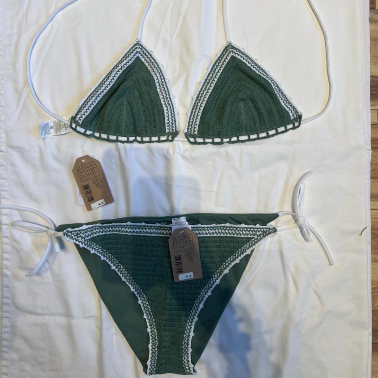 Calzedonia Women's Green Bikinisandtankinisets Depop
