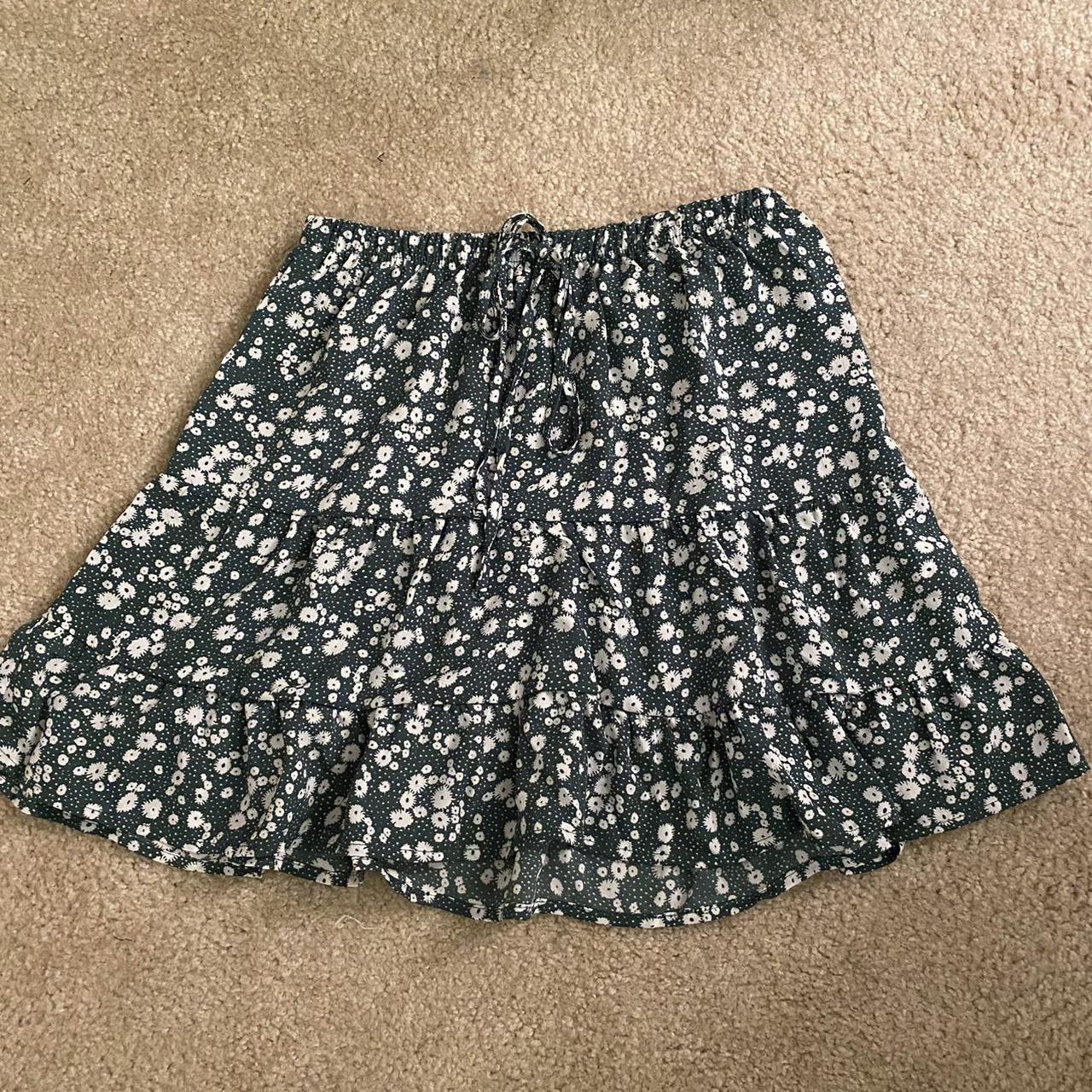 ZAFUL dark green flowy skirt w/ white flowers. size... - Depop