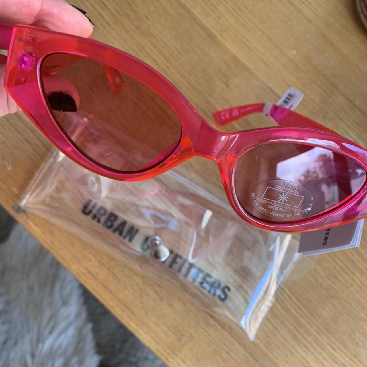 urban outfitters pink sunglasses