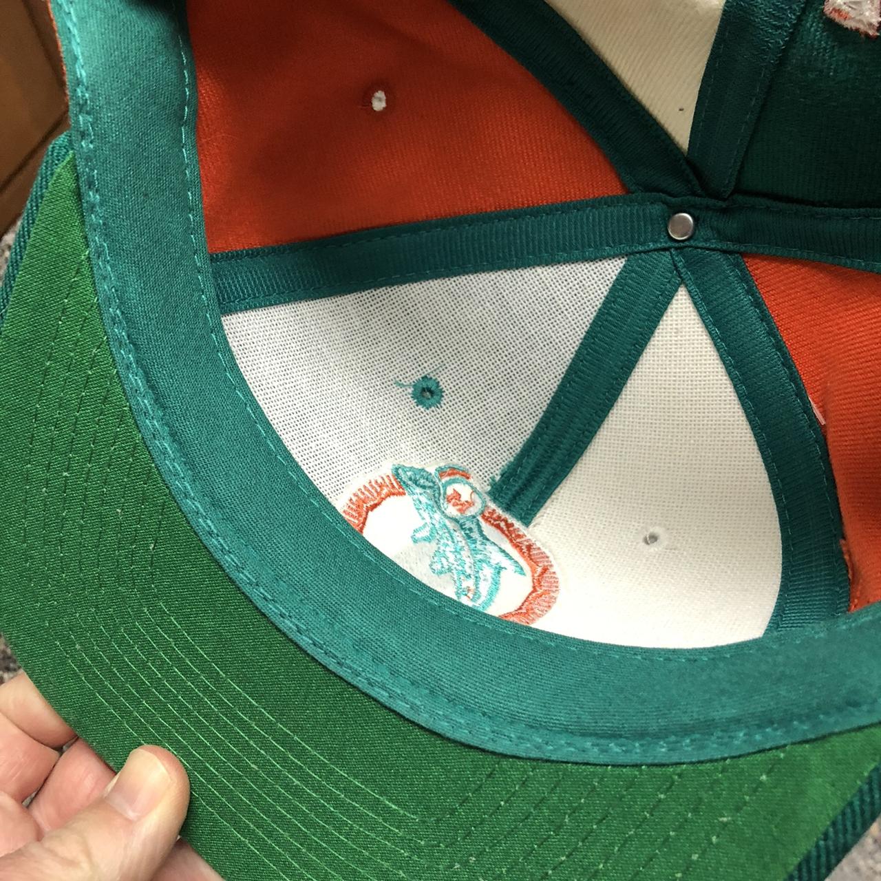 \ud83d\udc2c\ud83d\udd25 Super clean vintage Miami Dolphins snapback in... - Depop