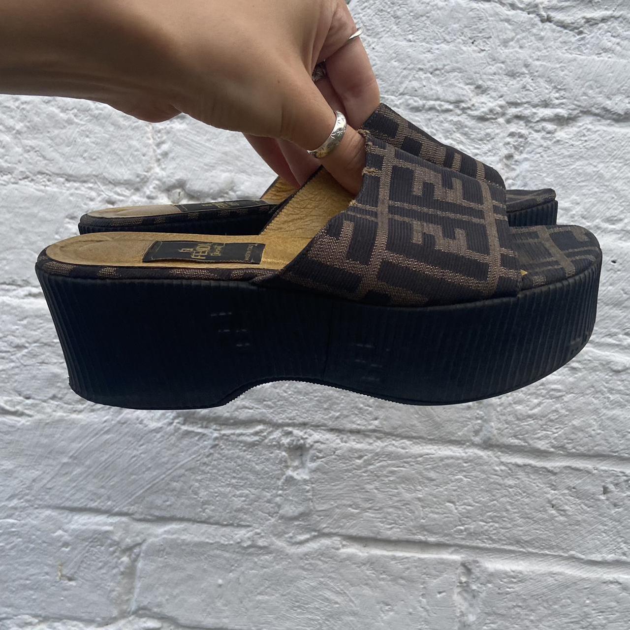 Fendi logo print discount slides