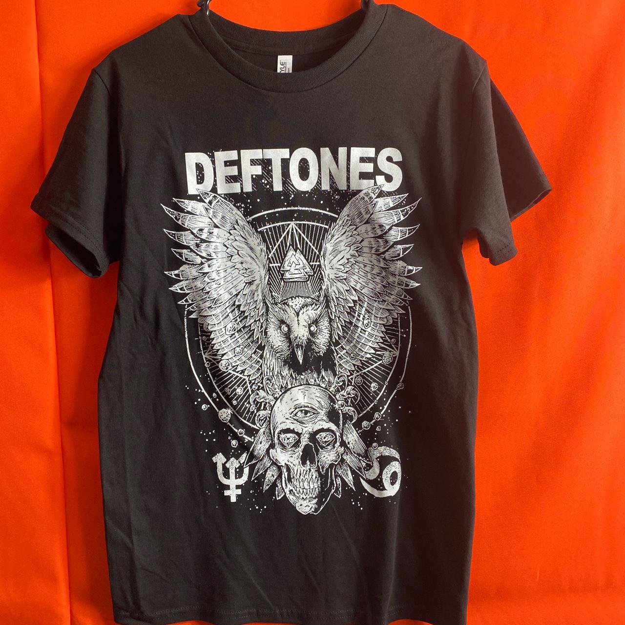 Deftones T-shirt - Depop