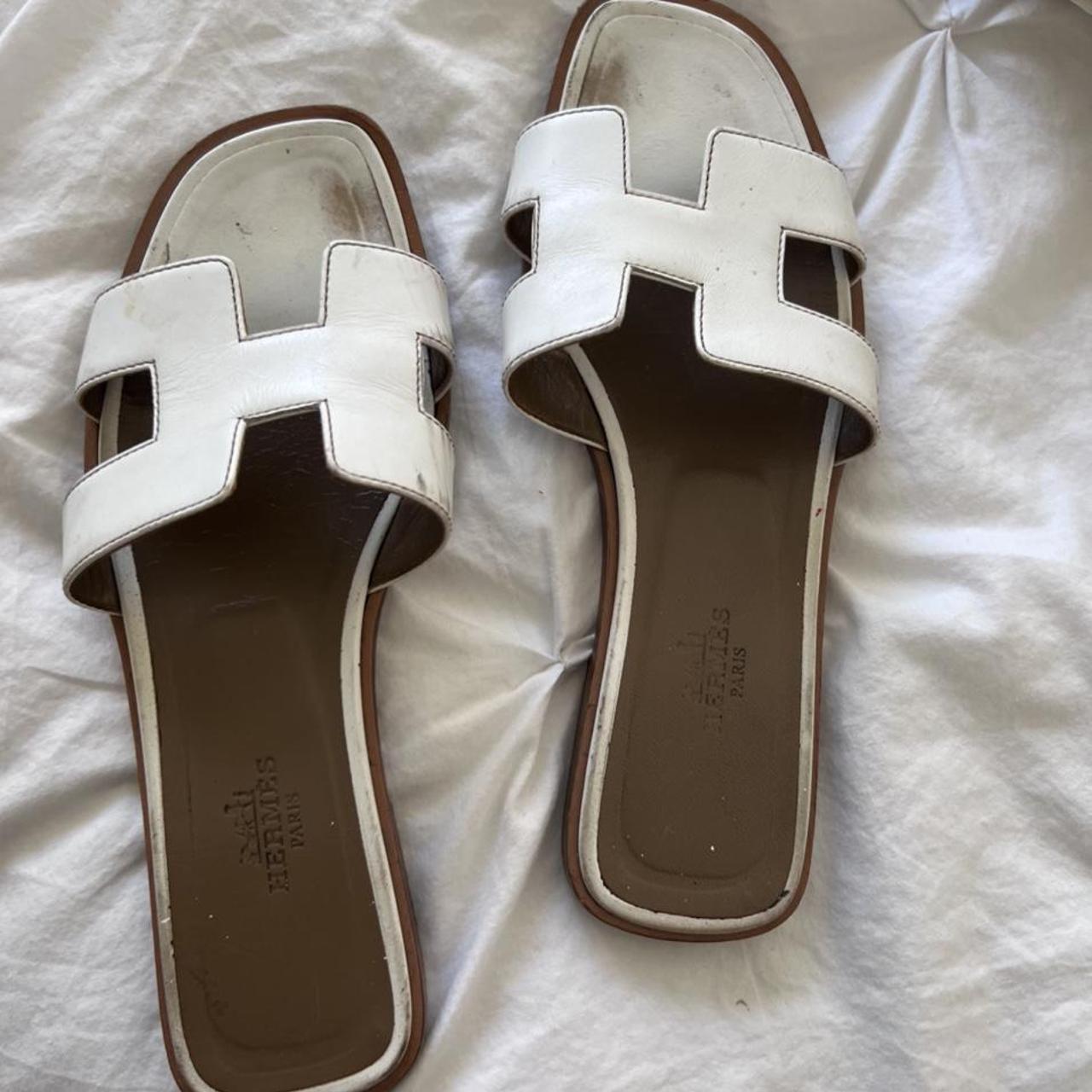 Hermes discount white flats