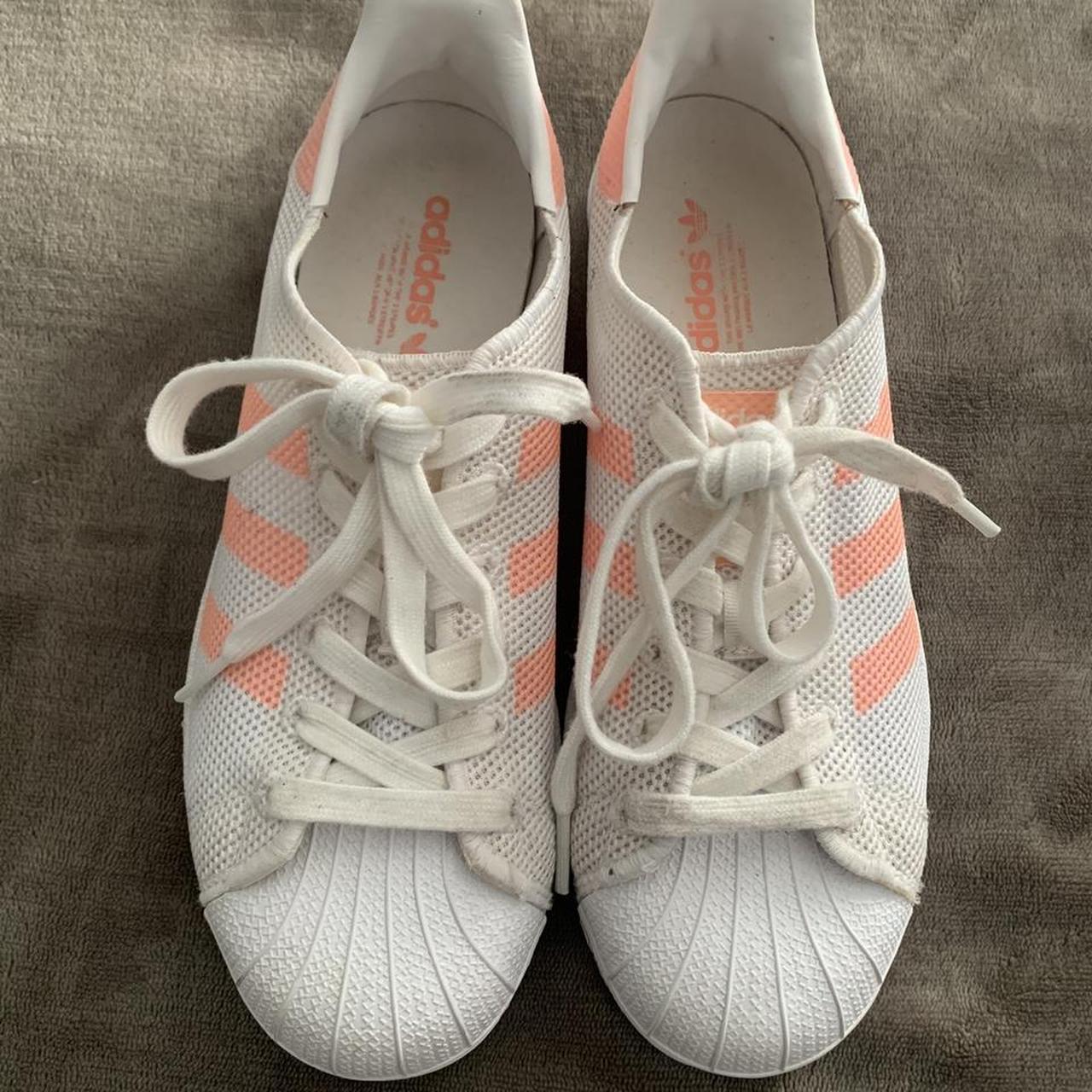 Adidas superstar outlet peach and white