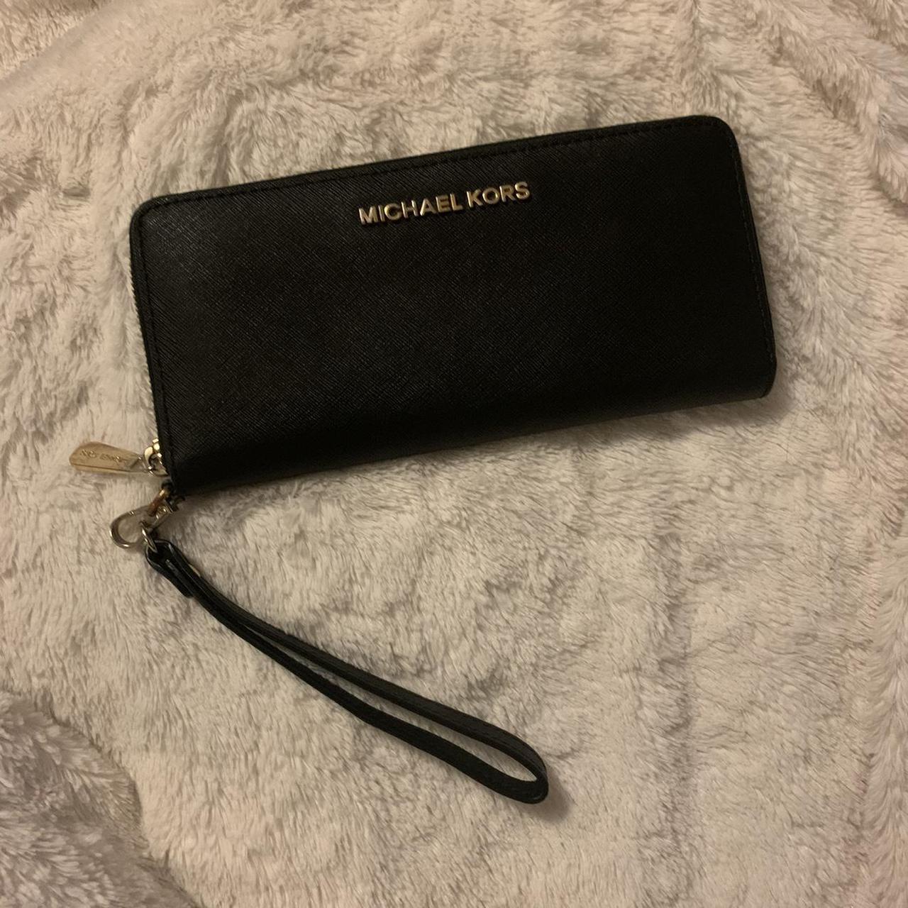 Michael kors best sale black wristlet