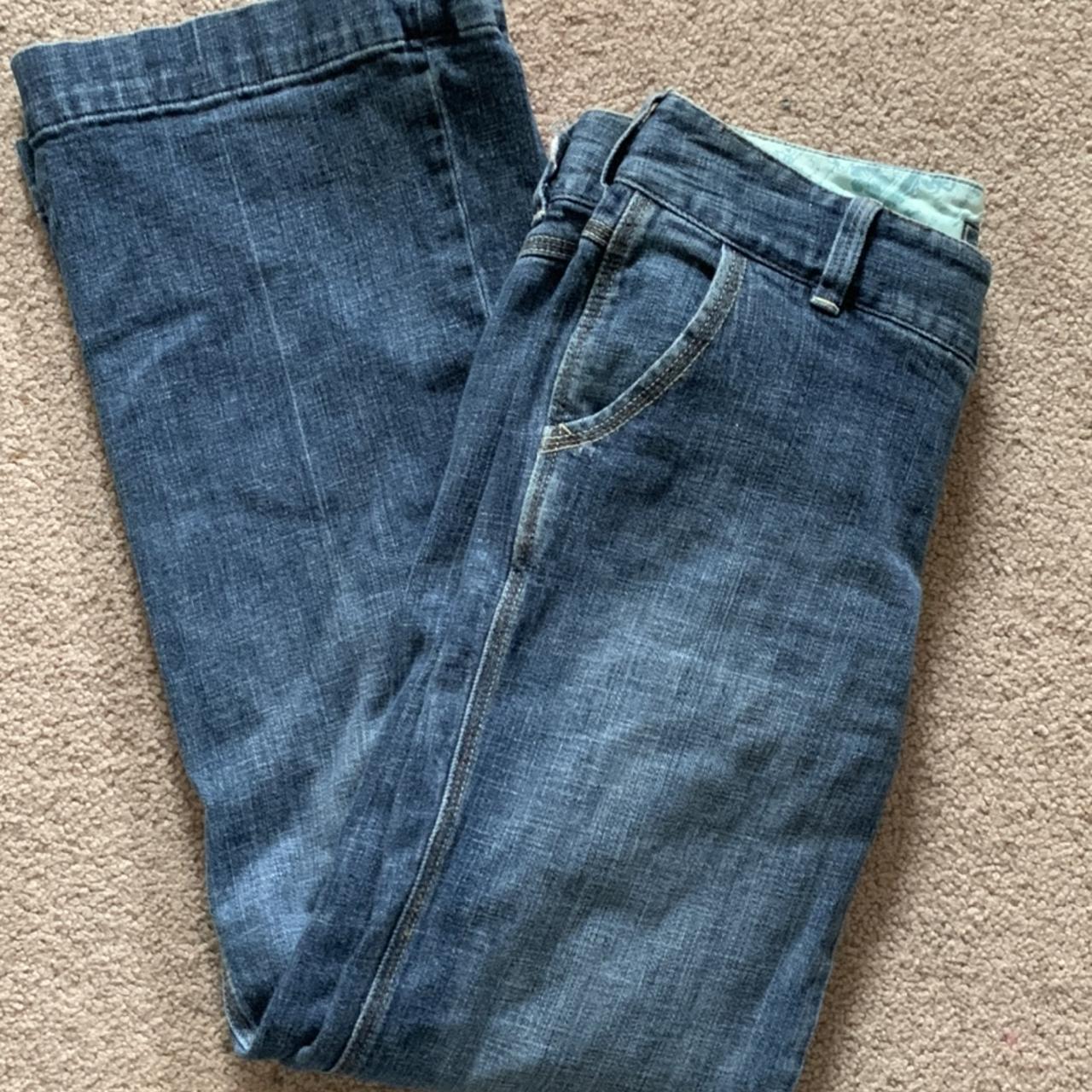 supper cute roxy 2000s low rise bell bottom jeans!!... - Depop