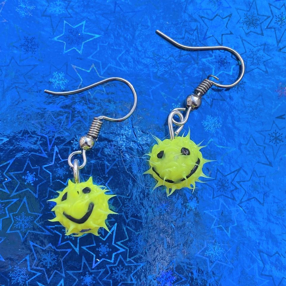 Do y'all remember these spiky silicone earrings everyone had in the early  2000's? : r/nostalgia