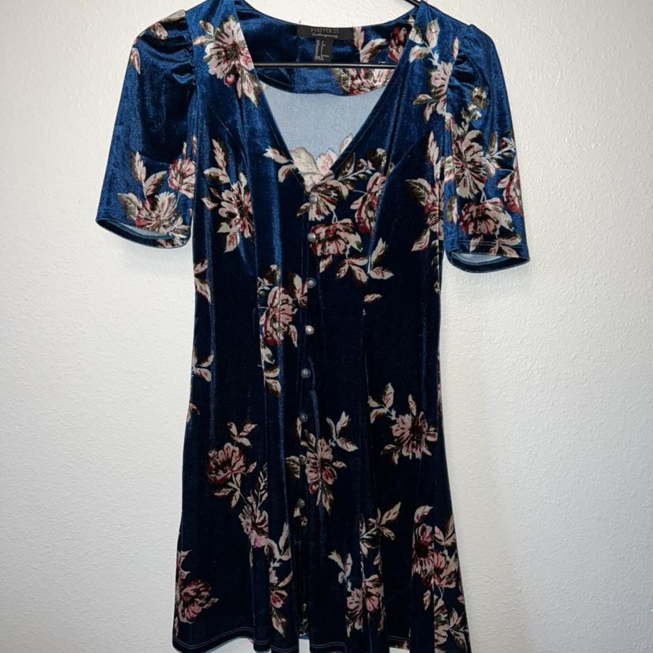 dress that flares out at bottom