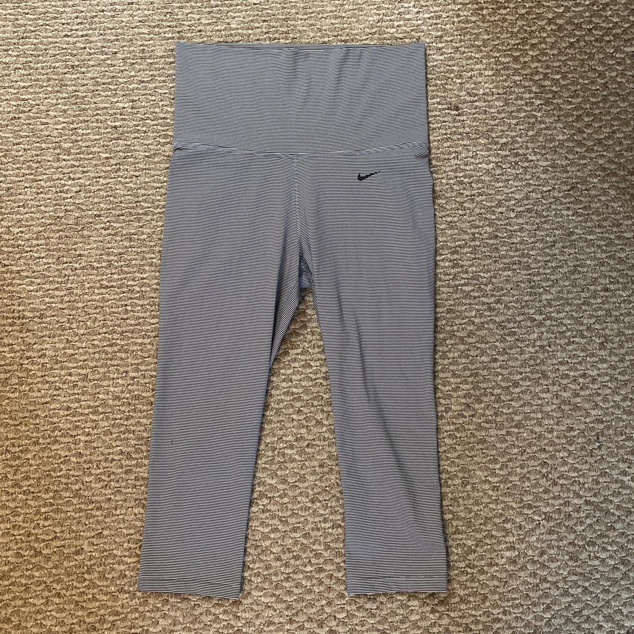 Spalding capri leggings pants black gray size - Depop