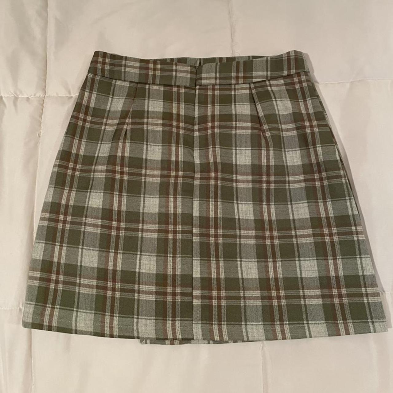 Green plaid skirt with buttons and pleats. (shorts... - Depop