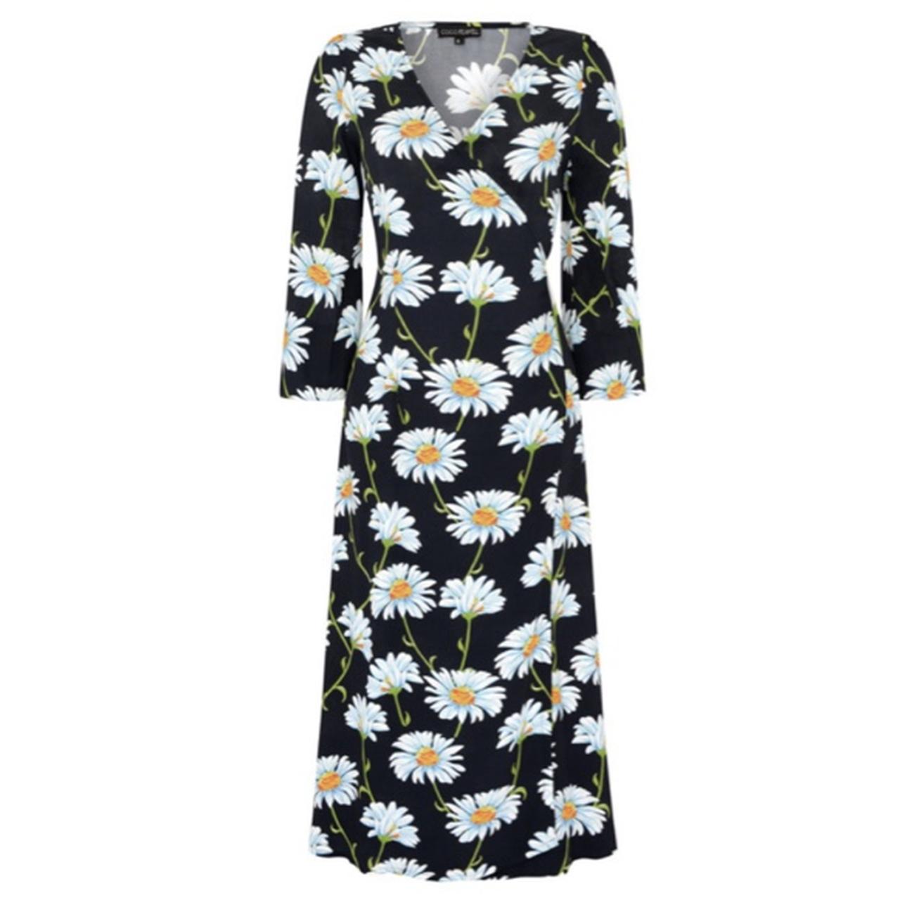 Size 6 will also fit a size 8 Coco Fennell daisy... Depop