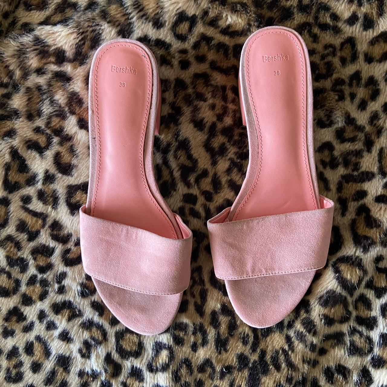 vendo sandali rosa con tacco basso di Bershka, usate... - Depop