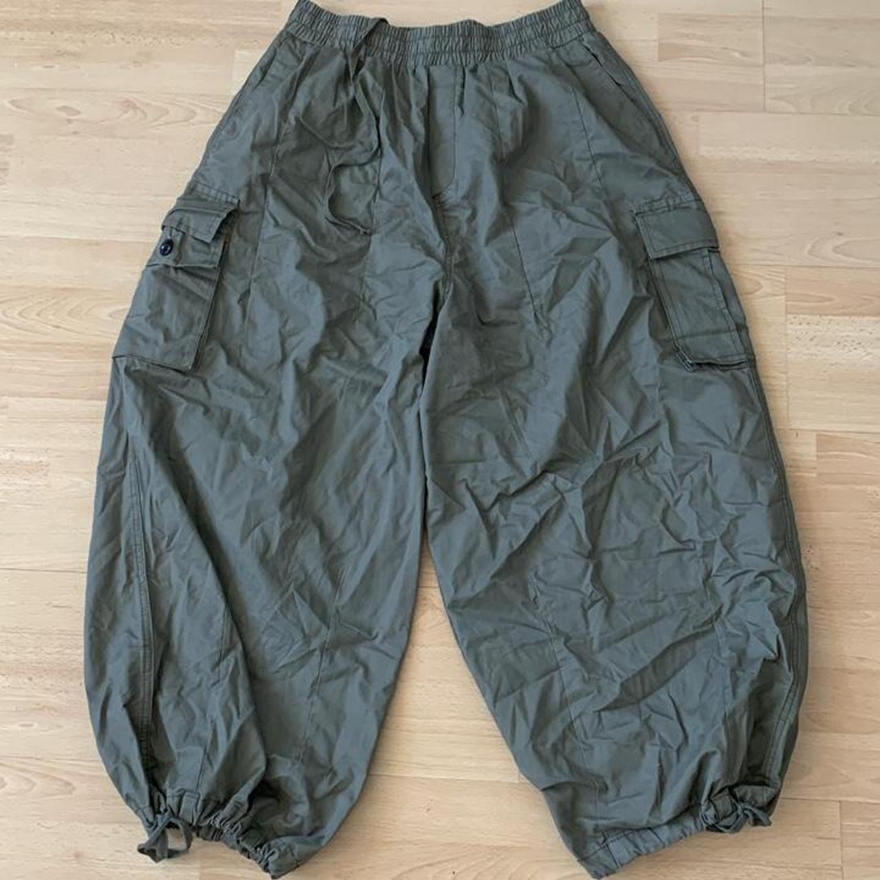 Royal ragz parachute pants never worn size medium - Depop