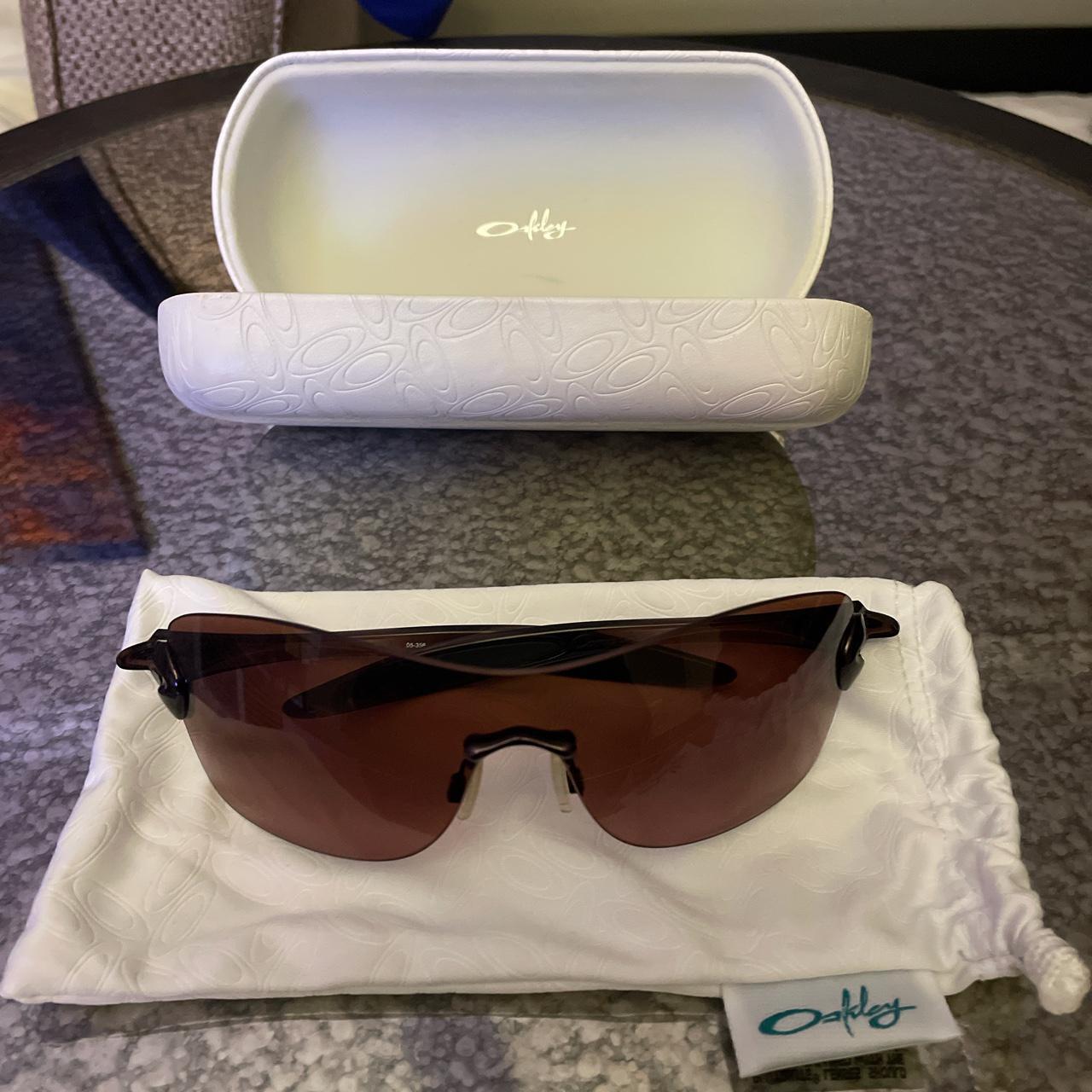 Oakley Visor Sunglasses Y2k vintage style! Perfect... Depop