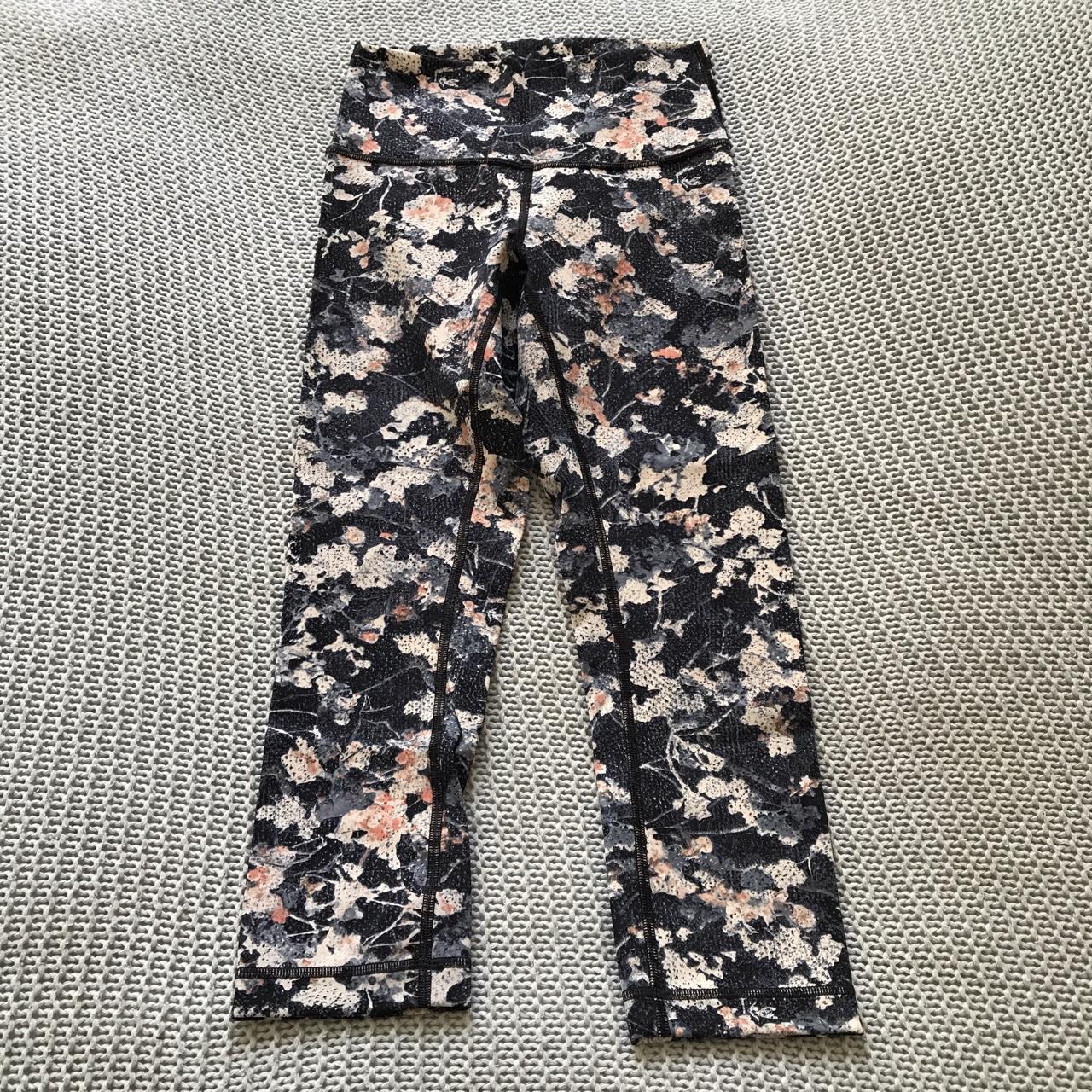 lululemon leggings size 4 (fits 2-4 imo) floral - Depop