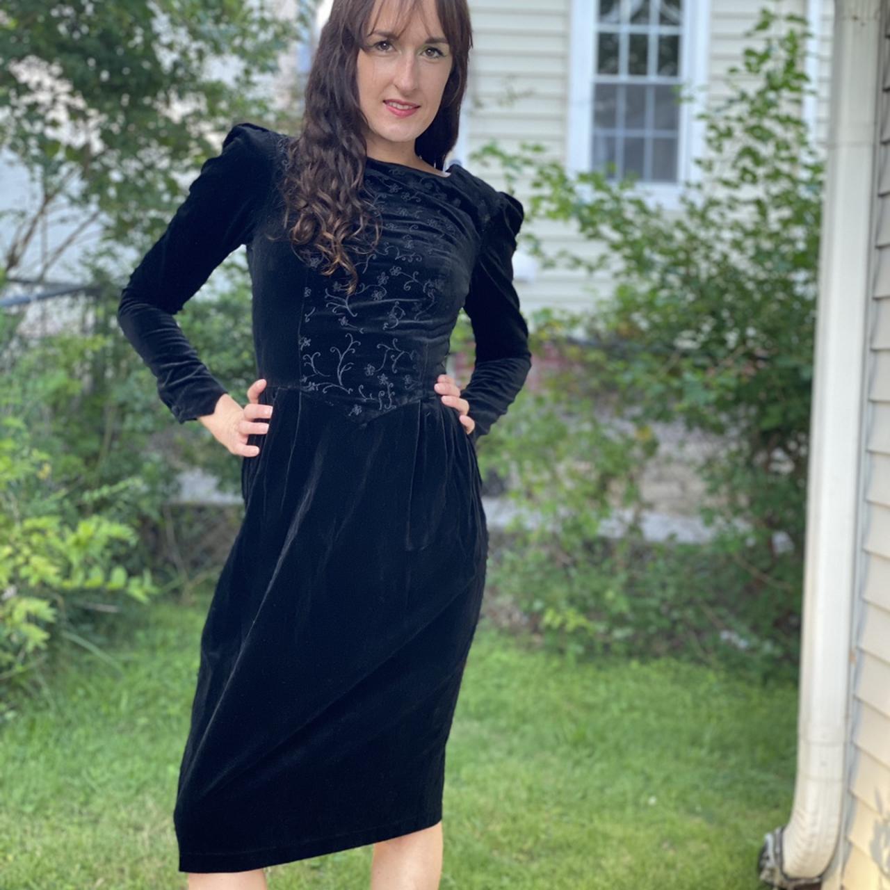 Breathtaking vintage black velvet dress by