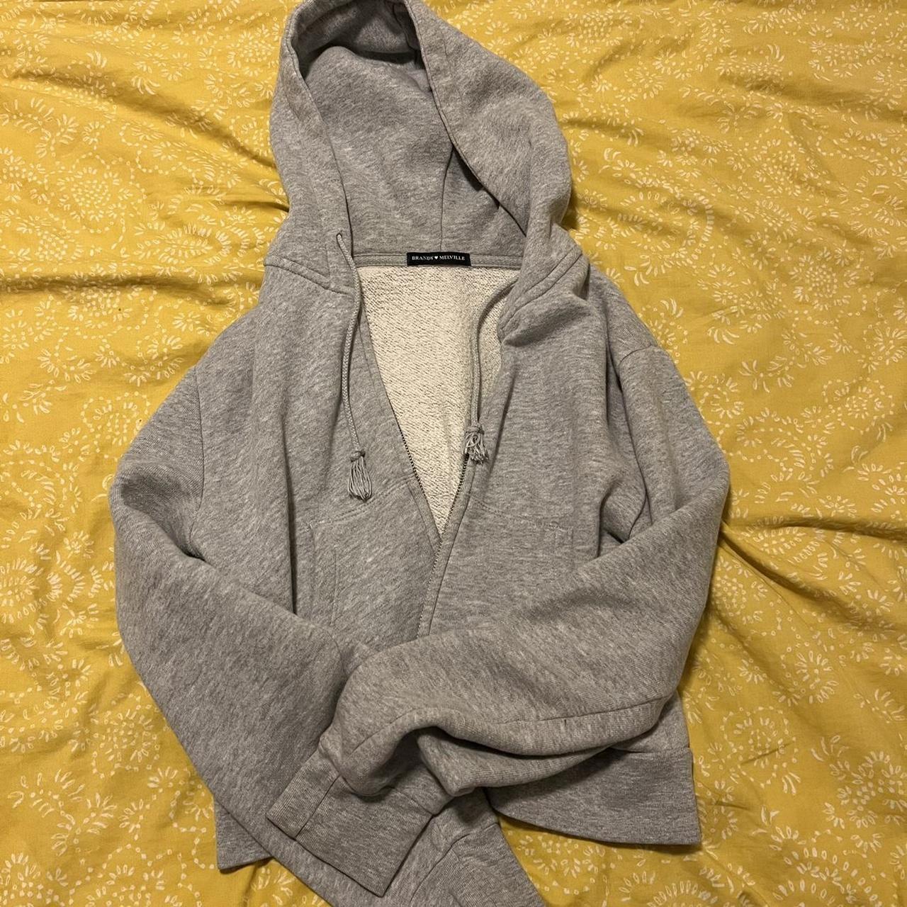 BRANDY MELVILLE Zip-Up Hoodie Crop Grey Fleece lined  Brandy melville zip  up hoodie, Grey cropped hoodie, Brandy melville zip up
