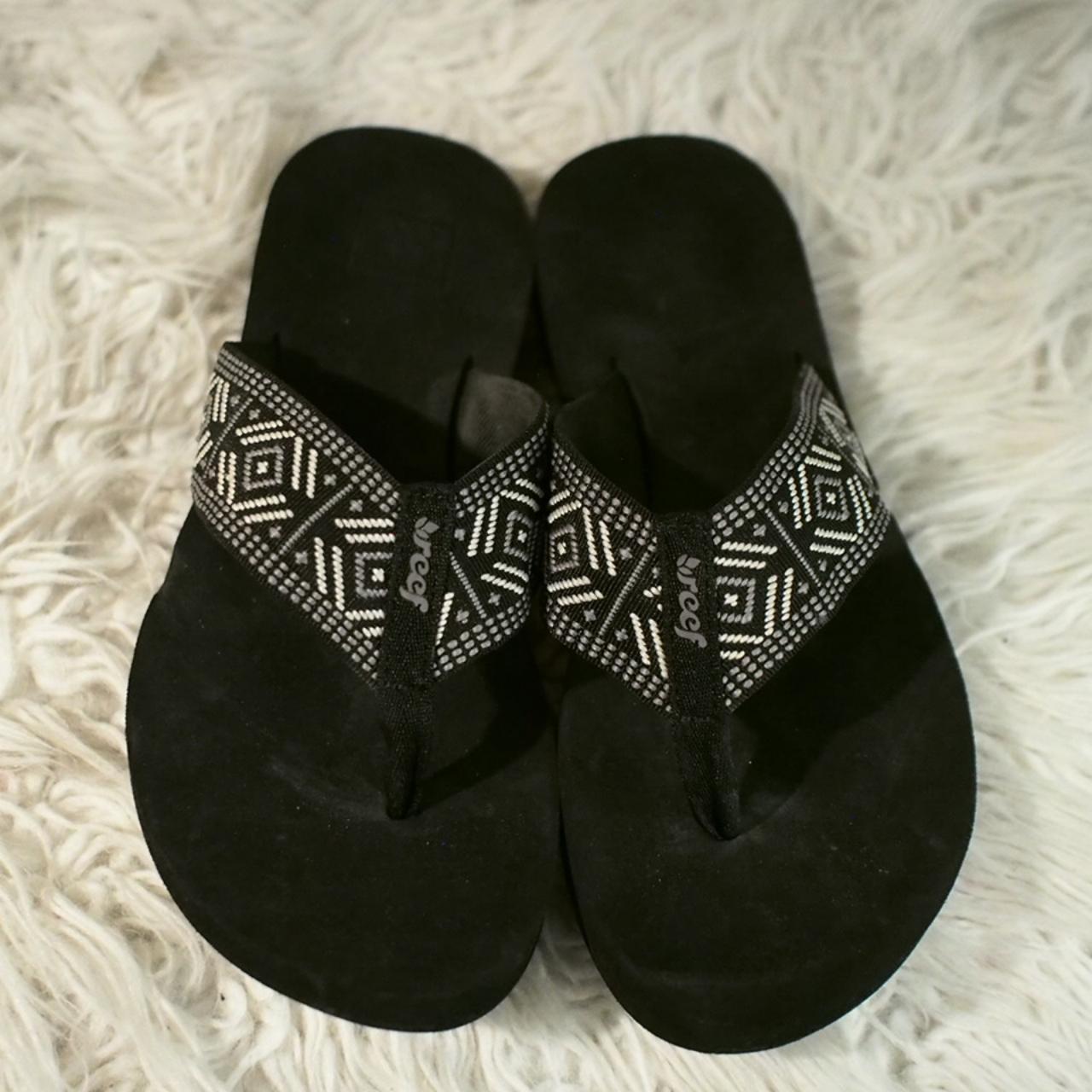 Reef flip flops. In good condition, some wear.... Depop