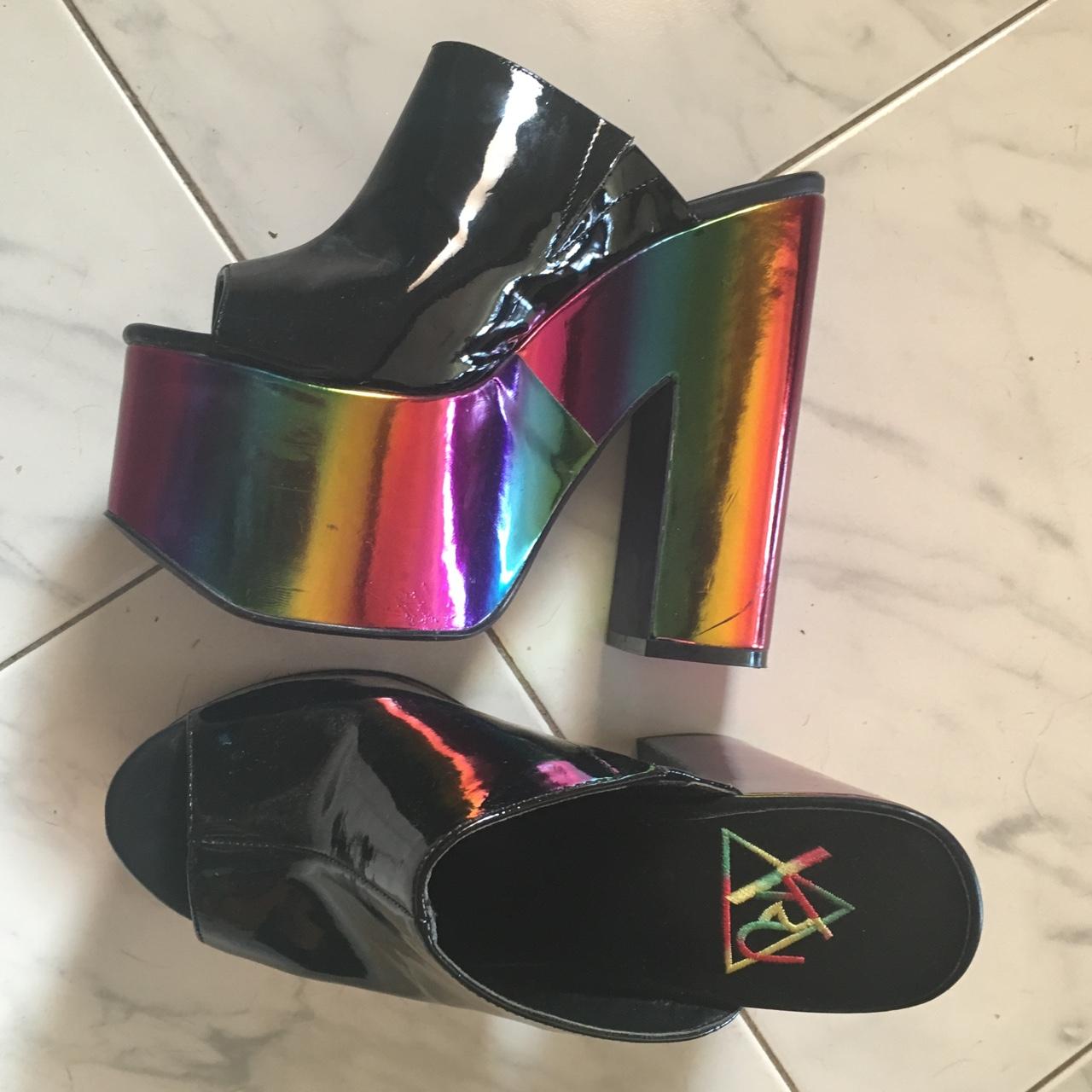 yru white platforms