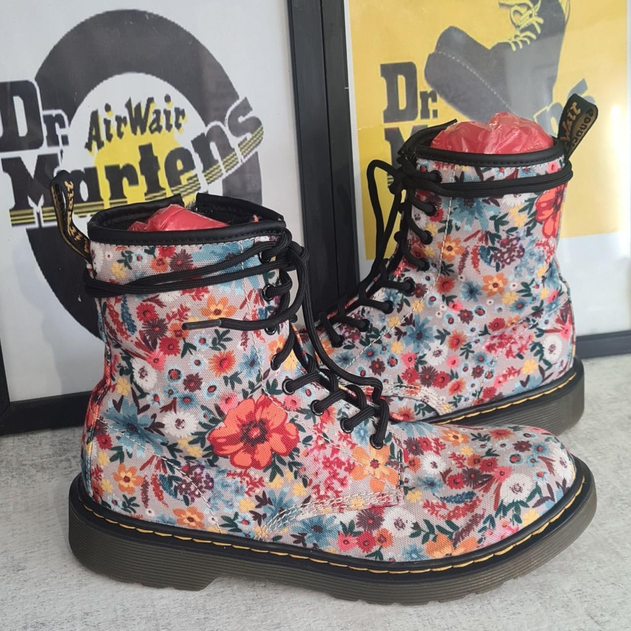 dr martens wanderflower