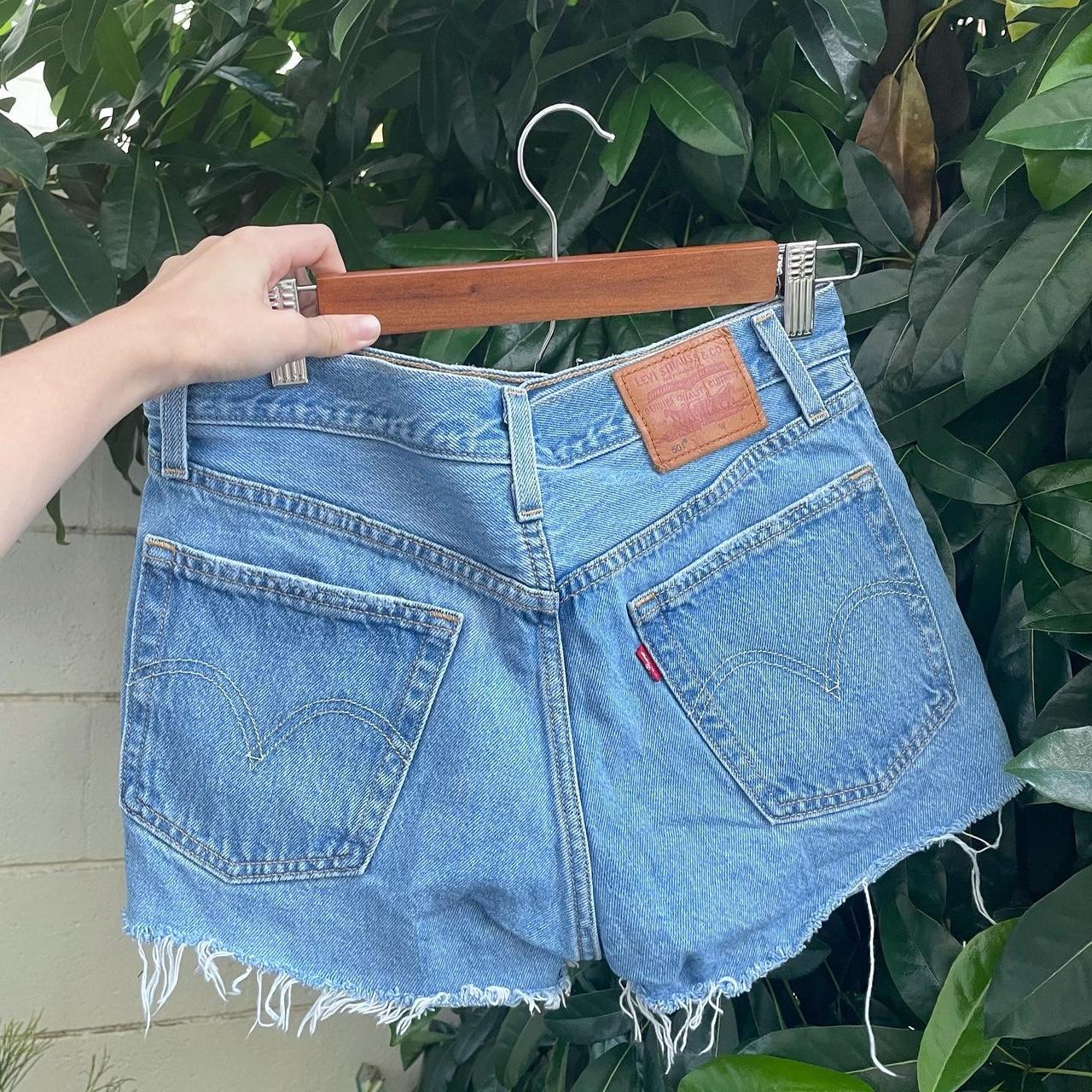 depop levi shorts