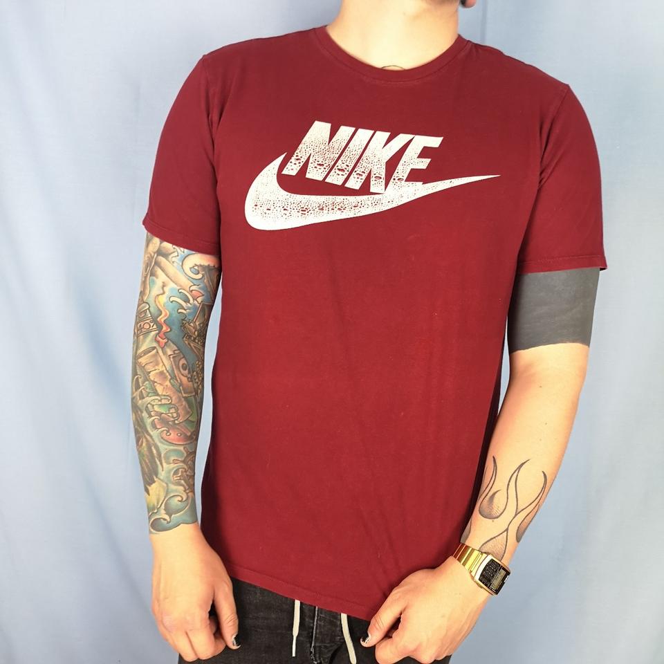 nike t shirt maroon